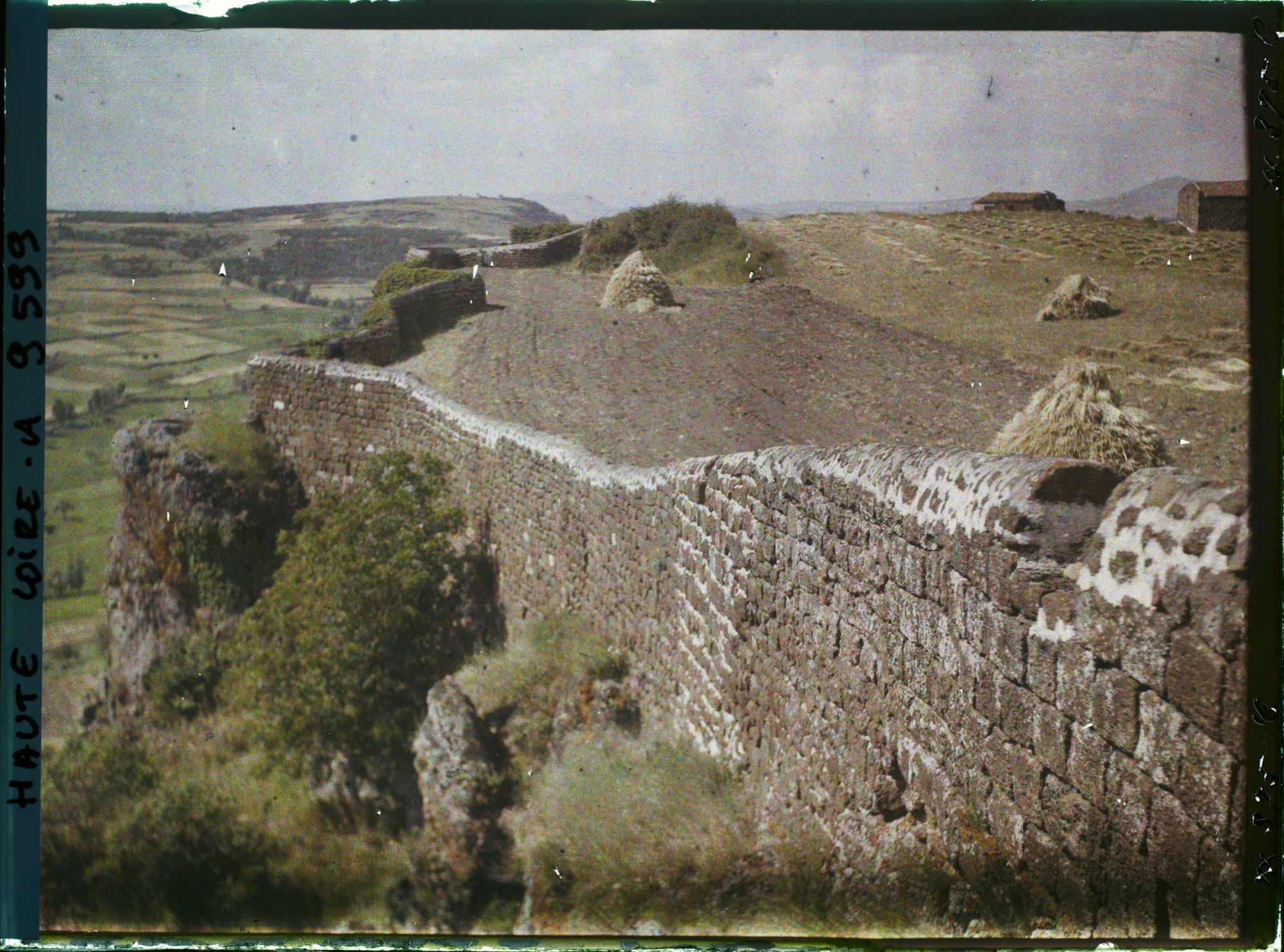 Image représentant L'enceinte de la forteresse médiévale