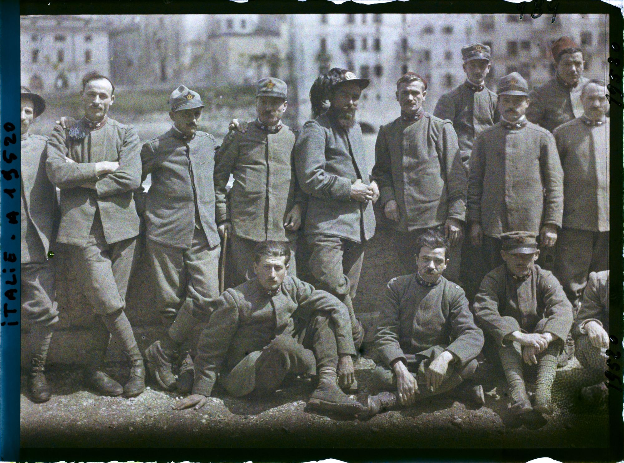 Image représentant Groupe de soldats italiens