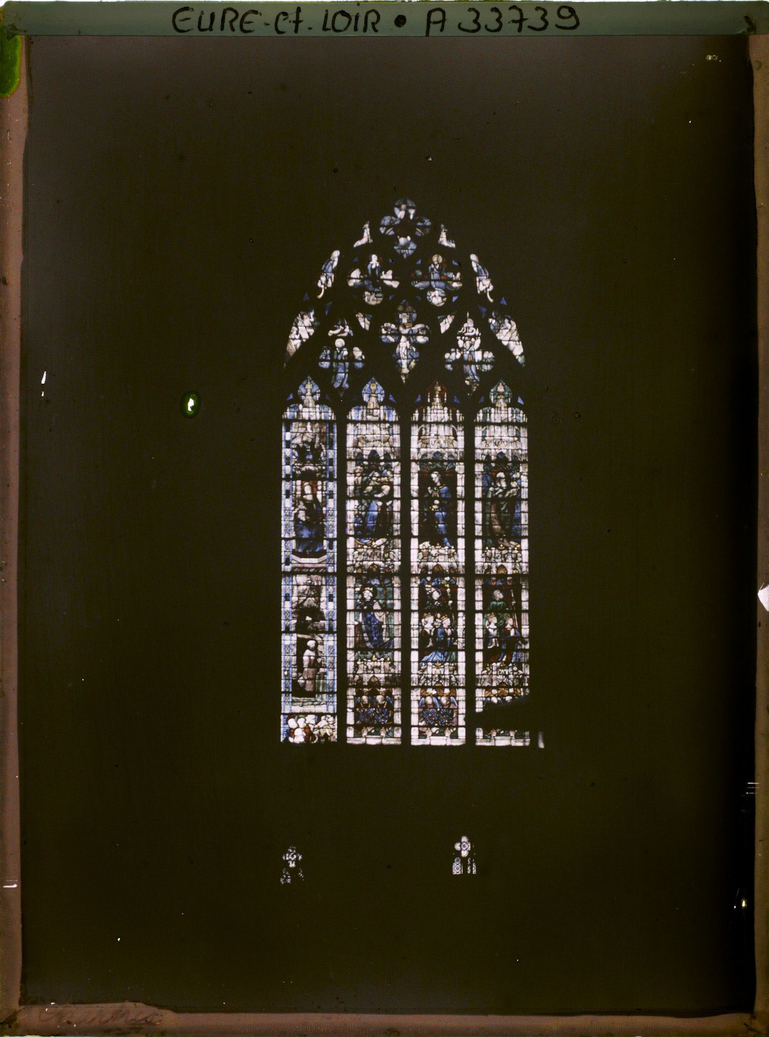 Image représentant Les vitraux de la chapelle de Vendôme dans la cathédrale Notre-Dame
