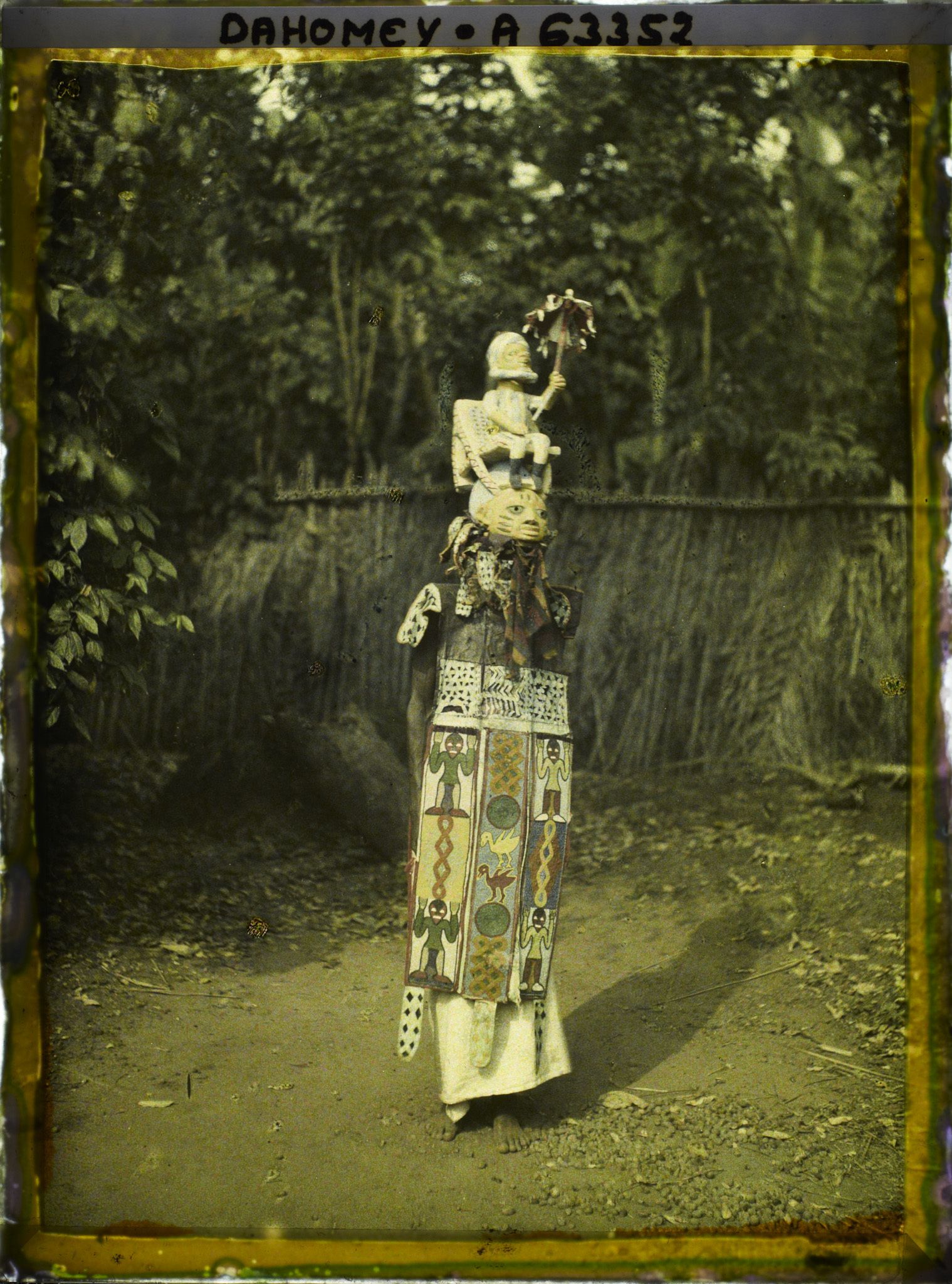Image représentant Danseur avec le masque " Malilaloqué " (chef musulman)