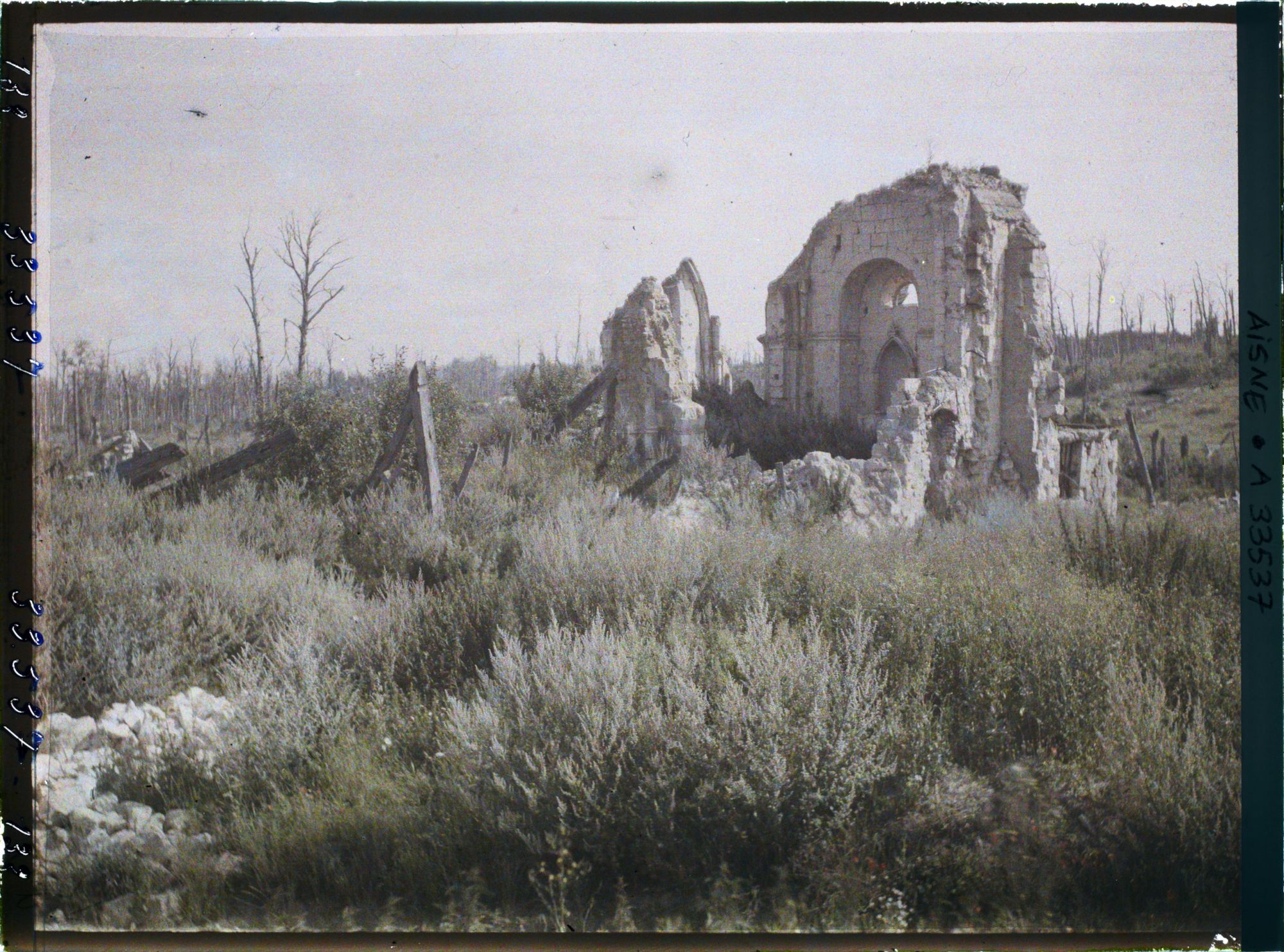 Image représentant France, Pinon, Les ruines de l'Eglise