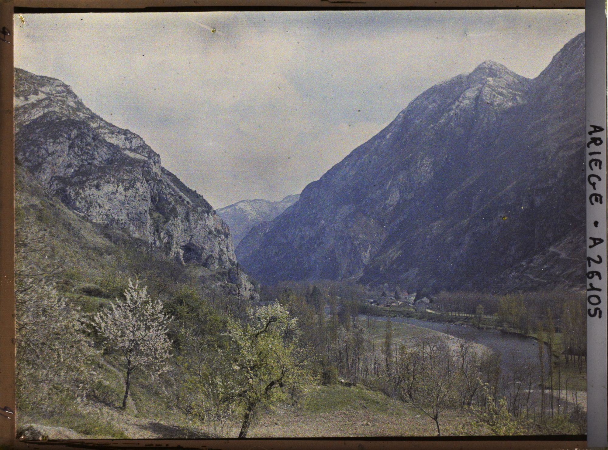 Image représentant La vallée de l'Ariège vers l'amont et Ussat-les-Bains