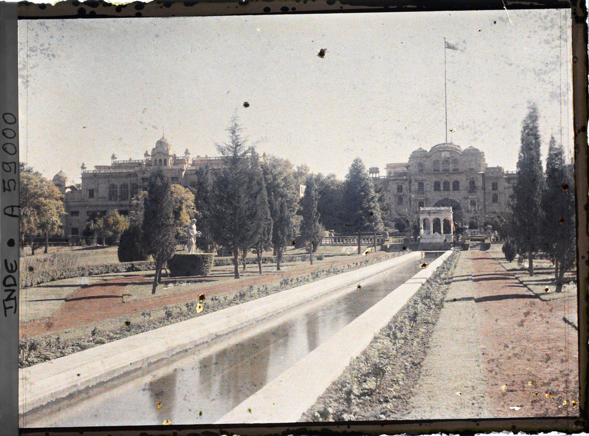 Image représentant Le nouveau palais et le Moti Bagh (jardin de la Perle)