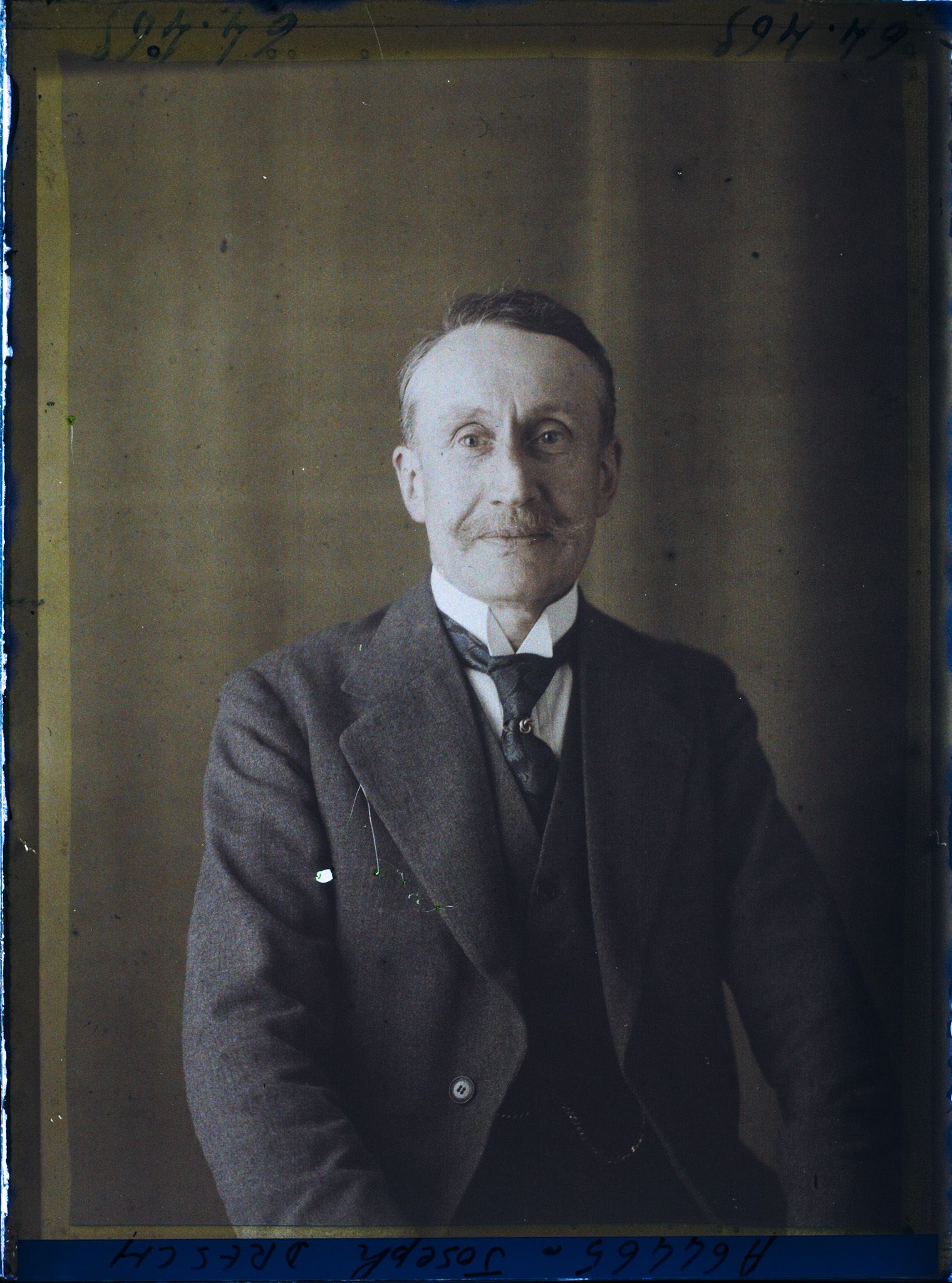 Image représentant https://musee-albert-kahn.s-museum.fr/home/NWQ2OTAwYzNmYjZlZTk1ZWQwODJmMjY4L2dlbmVyaWMtbm90aWNlLXRhYi9hdXRob3JpdHkvNjE3YTc5ZjVjZjhiODk2OGIzMzM3ZDIx/5d6900c3fb6ee95ed082f268/generic-notice-tab/authority/617a79ebcf8b8968b3336bd5 Monsieur Joseph Dresch