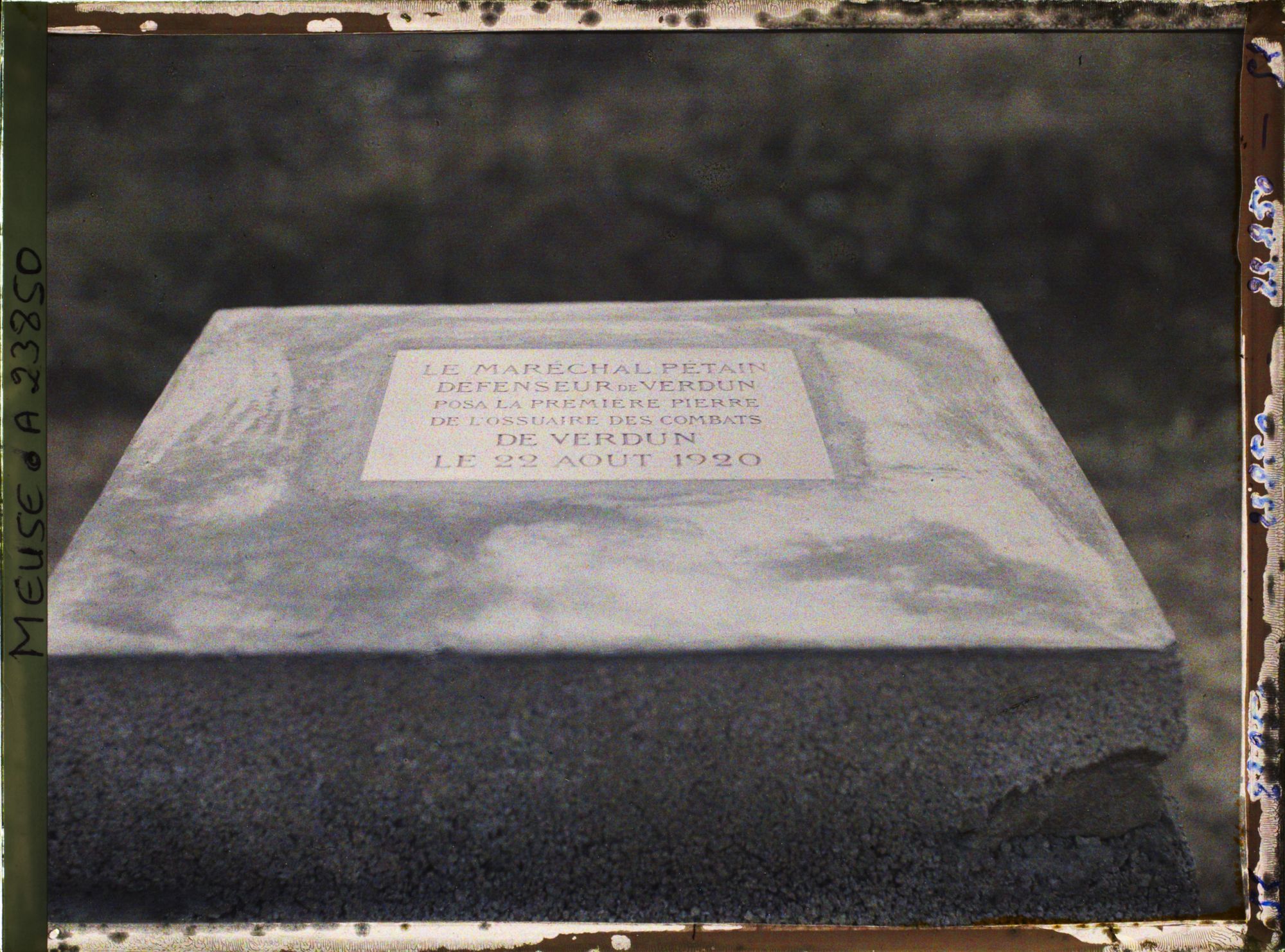 Image représentant France, Fort Douaumont, La plaque de la 1ère pierre de L'Ossuaire des Combats de Verdun 22 Août 1920