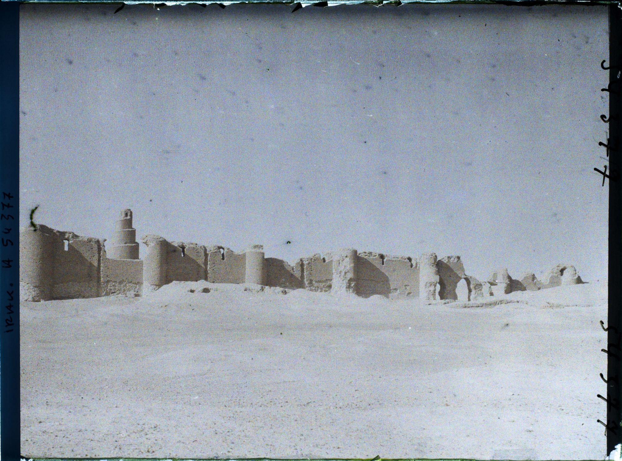 Image représentant Vue vers la mosquée al-Mutawakkil ou Grande Mosquée et la Malwiya (minaret hélicoïdal)
