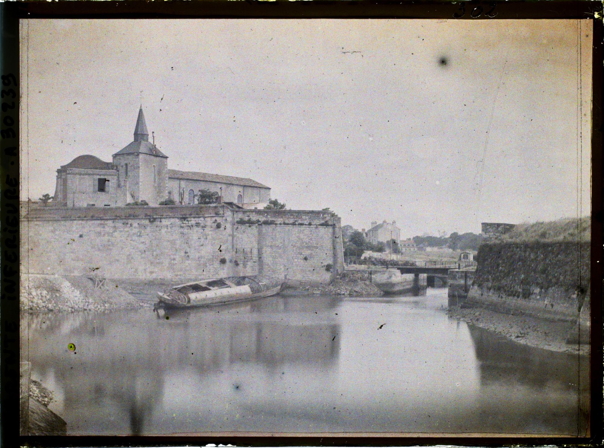 Image représentant L'ancienne église Saint-Nicolas, place de la Motte Rouge