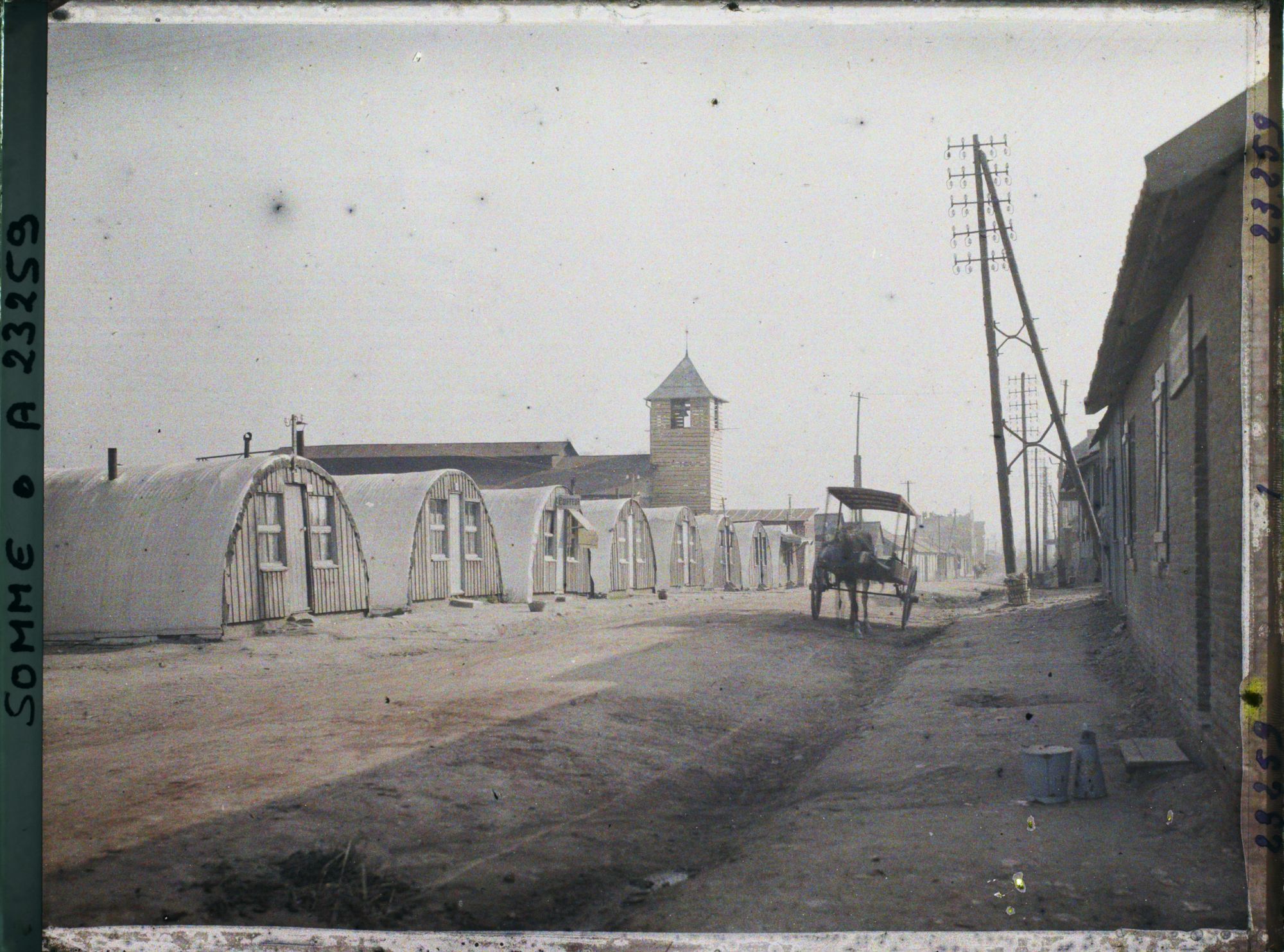 Image représentant France, Péronne, Rue du Parchy, habitations provisoires (demi-lunes)