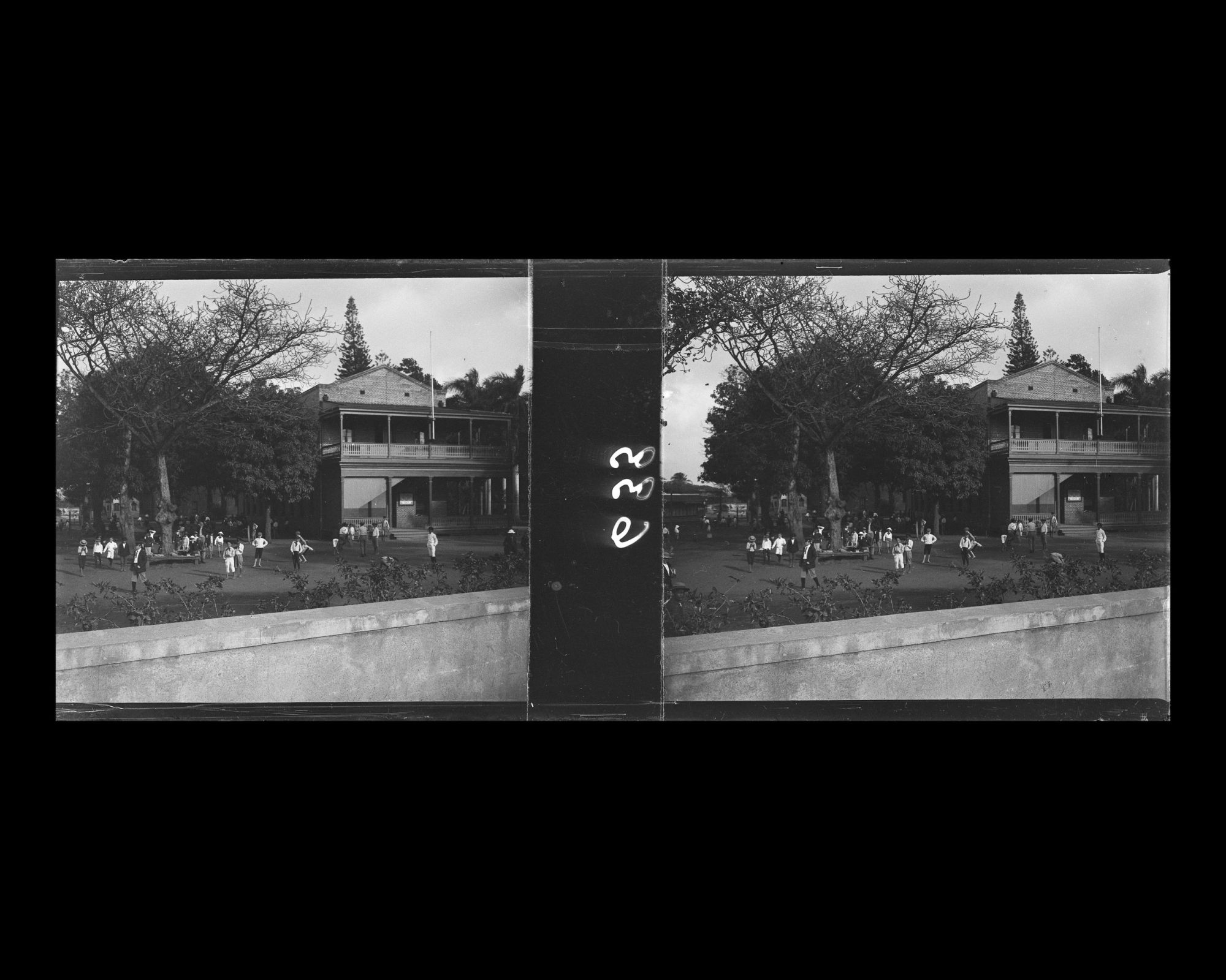 Image représentant Vue de la cour d'une école