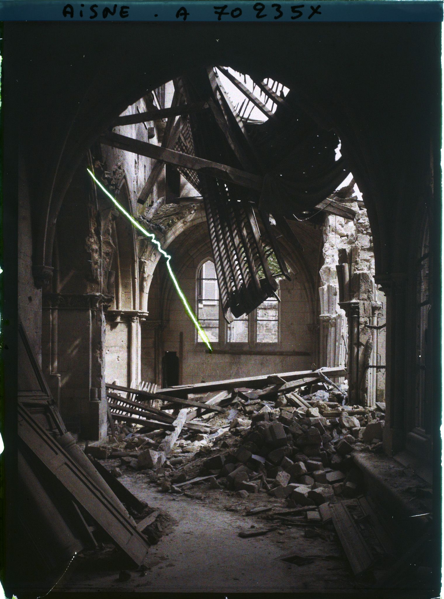 Image représentant Chapelle des œuvres sous les décombres