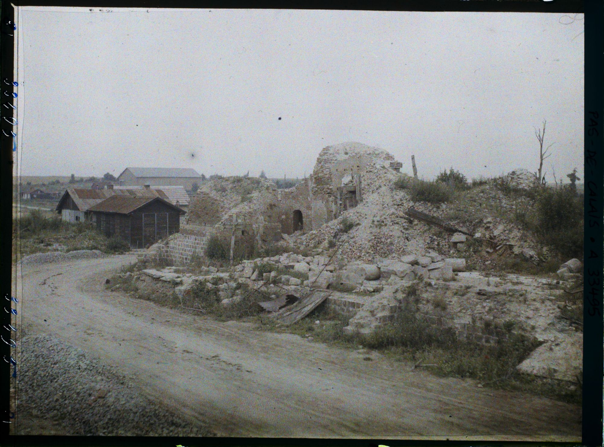 Image représentant France, Le Transloy, Les ruines de l'Eglise vues d'ensemble