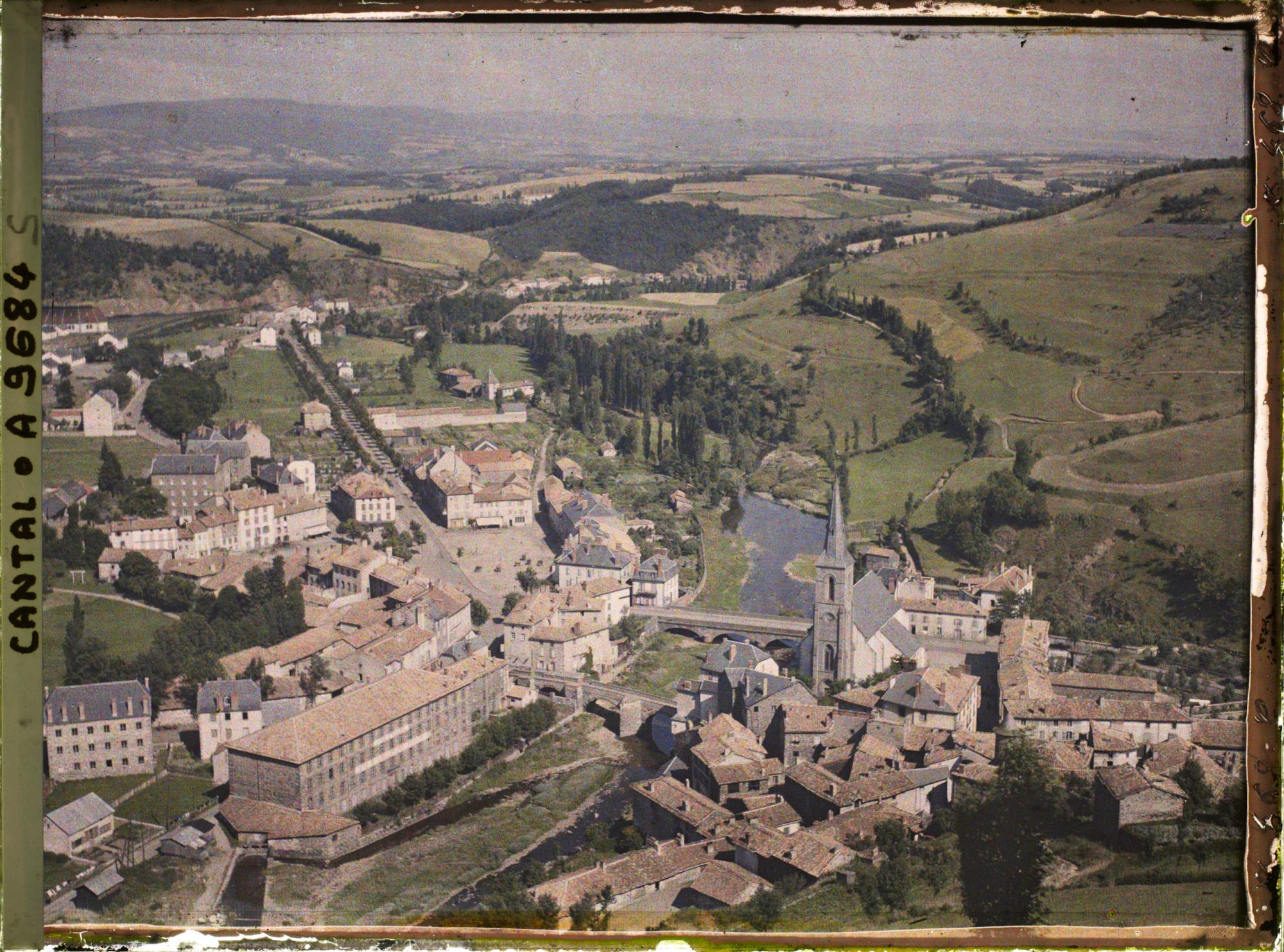 Image représentant Vue sur la ville et la vallée de l'Ander