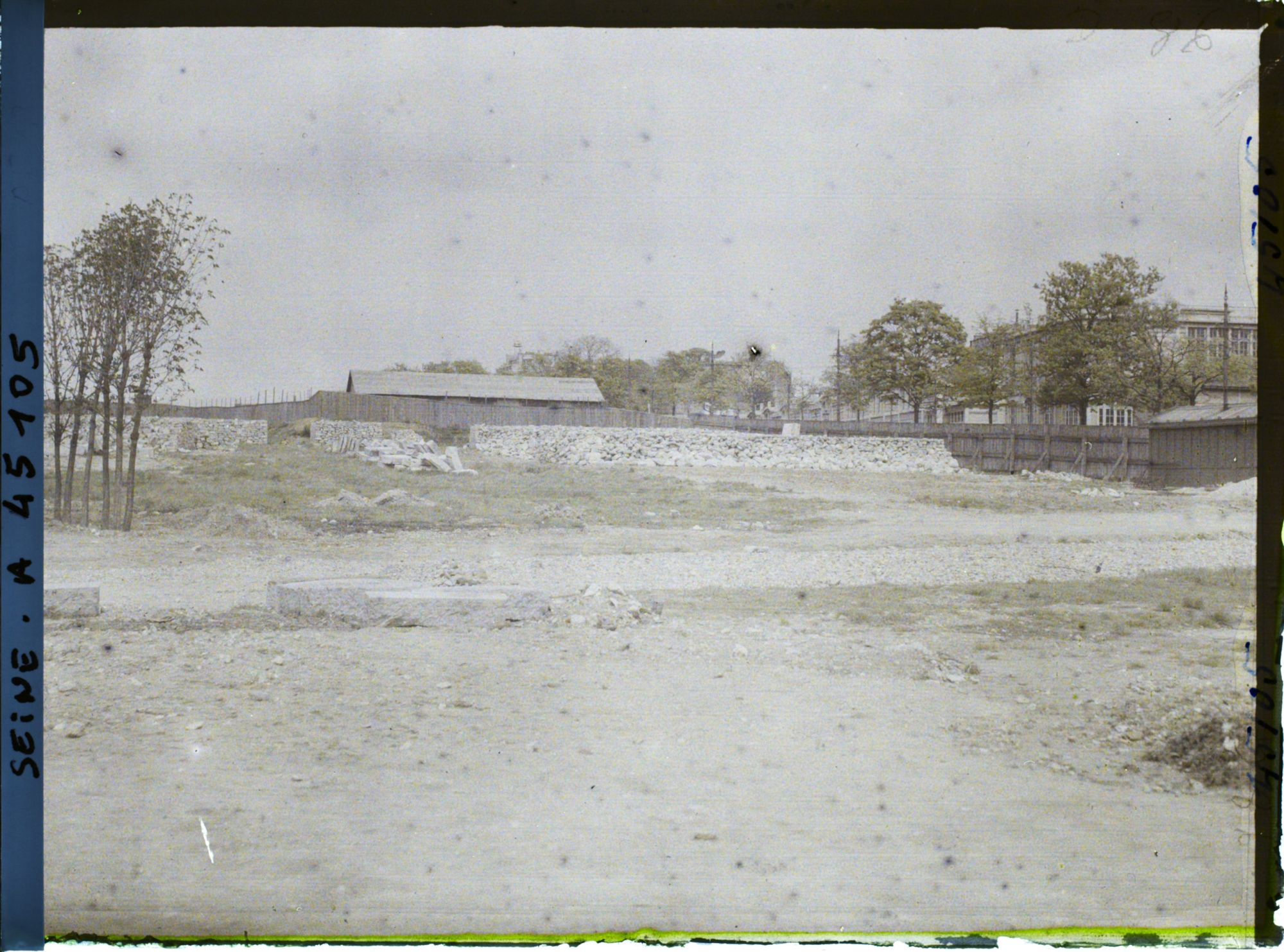 Image représentant L'emplacement des anciennes fortifications vers la porte de Molitor