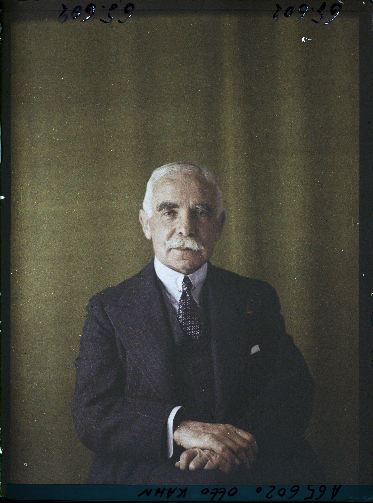 Image représentant https://musee-albert-kahn.s-museum.fr/home/NWQ2OTAwYzNmYjZlZTk1ZWQwODJmMjY4L2dlbmVyaWMtbm90aWNlLXRhYi9hdXRob3JpdHkvNjE3YTc5ZjVjZjhiODk2OGIzMzM3ZDIx/5d6900c3fb6ee95ed082f268/generic-notice-tab/authority/617a79ebcf8b8968b333704f Monsieur Otto Kahn