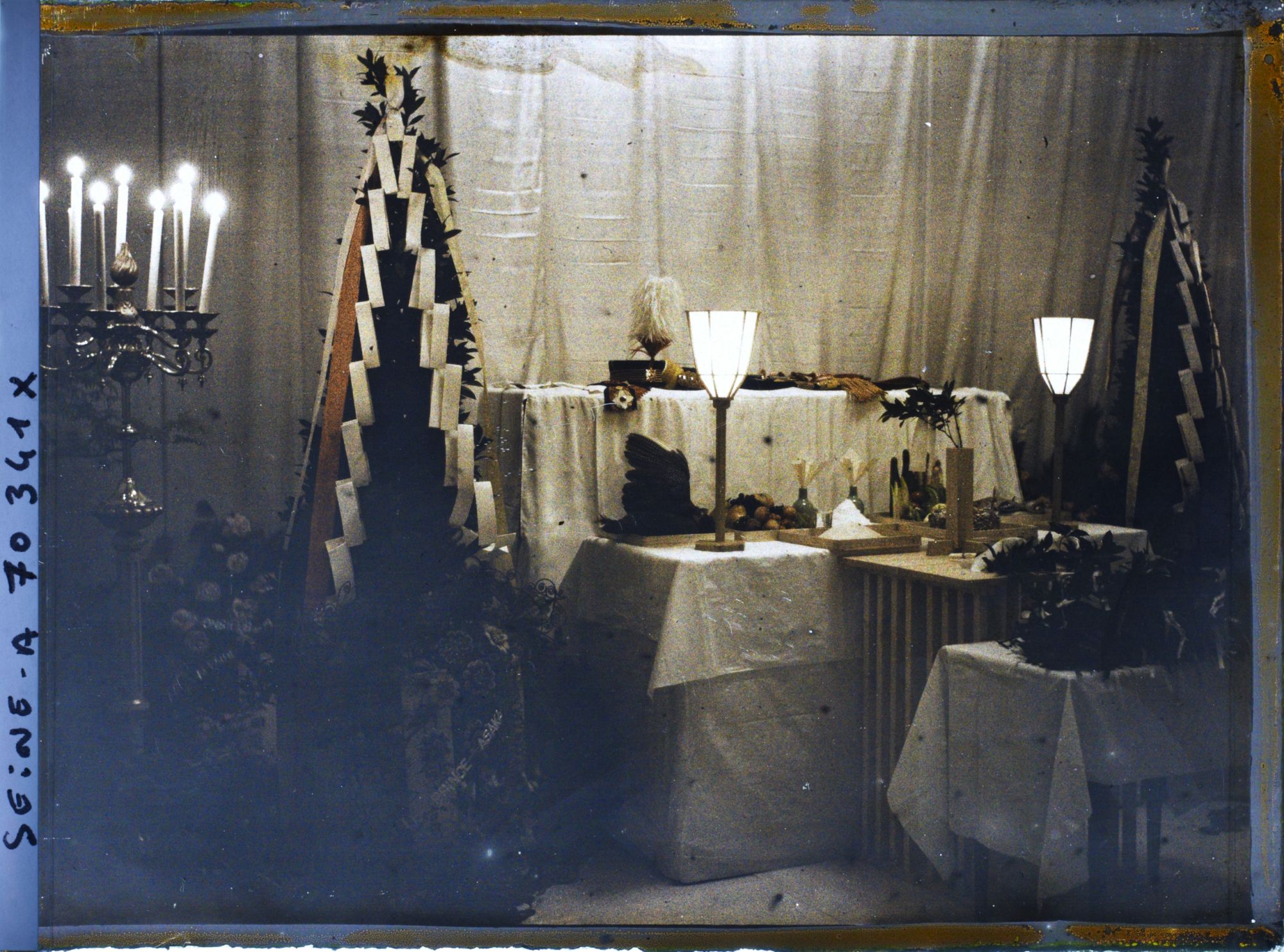 Image représentant La chapelle ardente du prince Kitashirakawa à l'ambassade du Japon