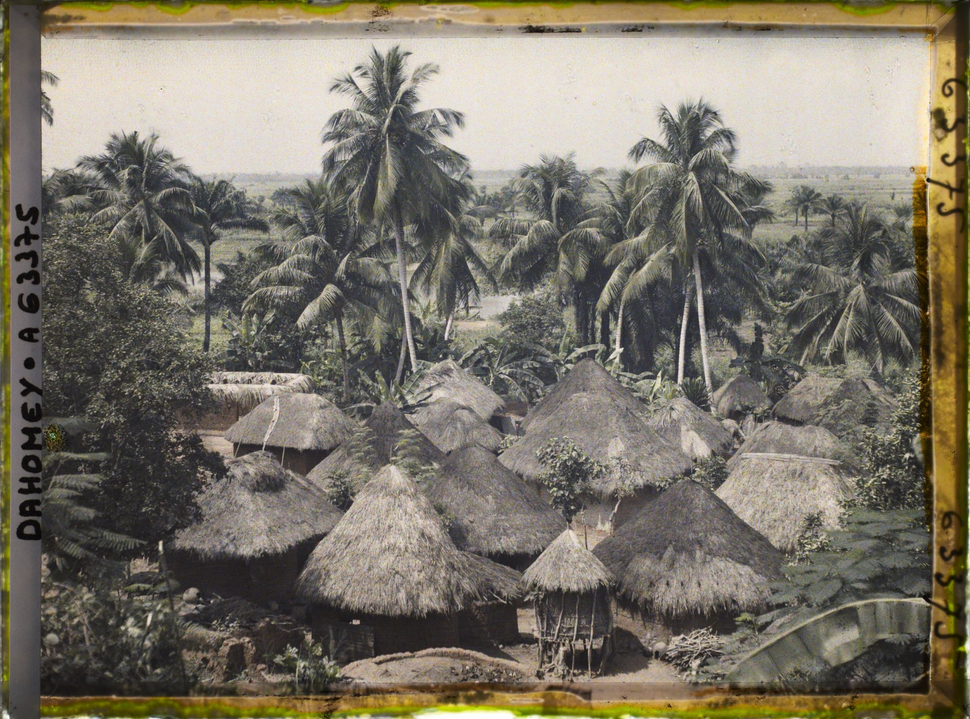 Image représentant Village de cases traditionnelles vers la plaine de l'Ouémé