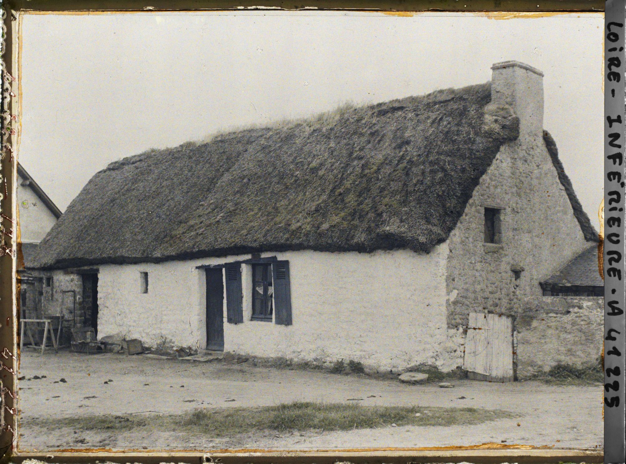Image représentant Maison basse à toit de chaume
