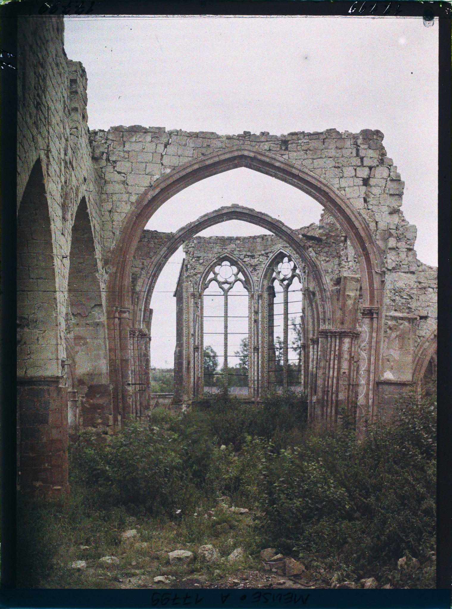 Image représentant France, Varennes, Intérieur de l'Eglise