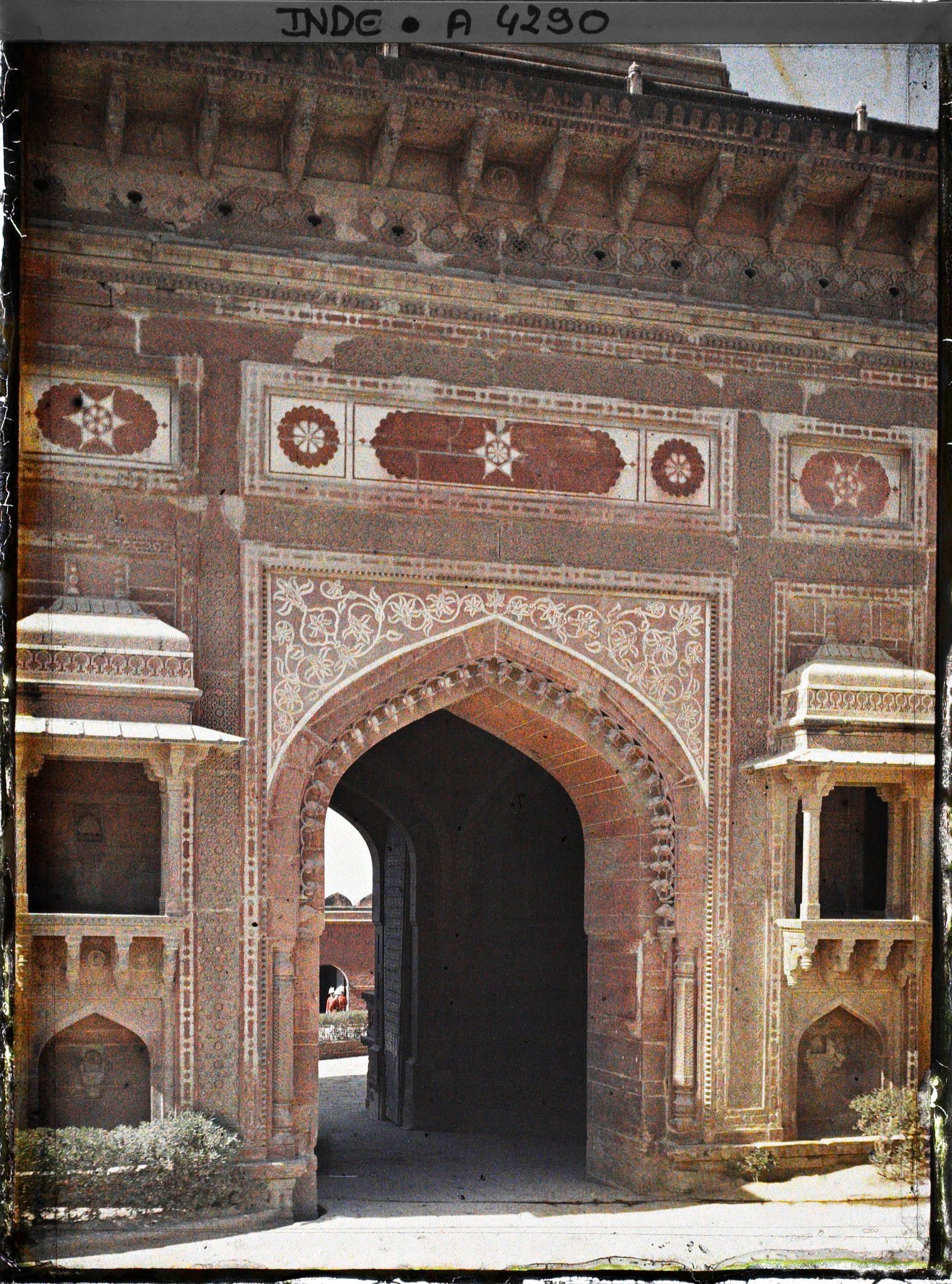 Image représentant Une porte du fort Rouge (Lal Qila)