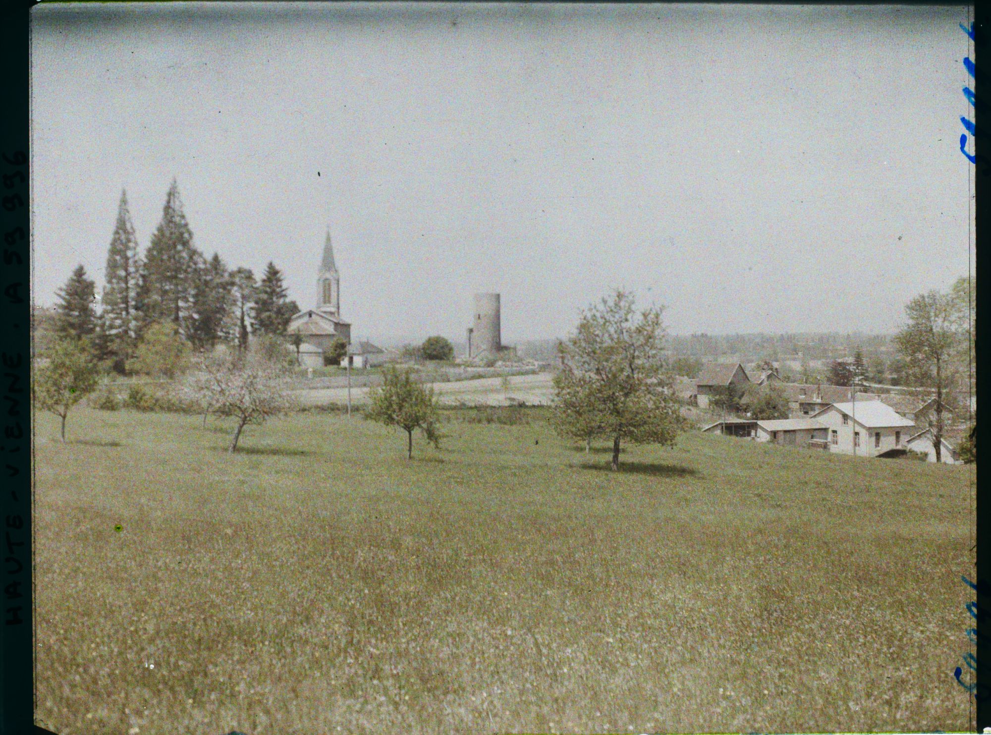 Image représentant Vue sur la ville et son château-fort dit Château de Châlus-Chabrol