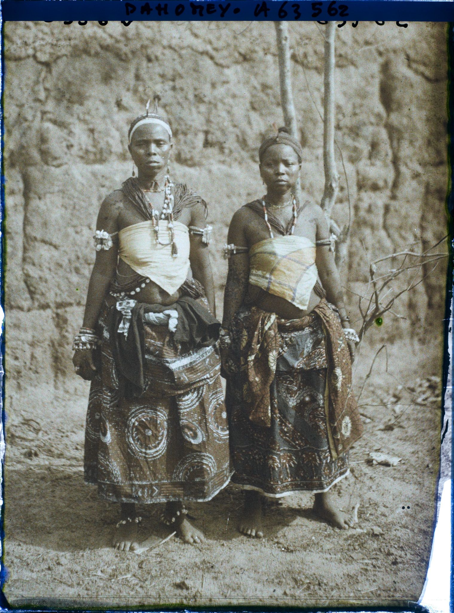 Image représentant Deux féticheuses d'Aligbonon