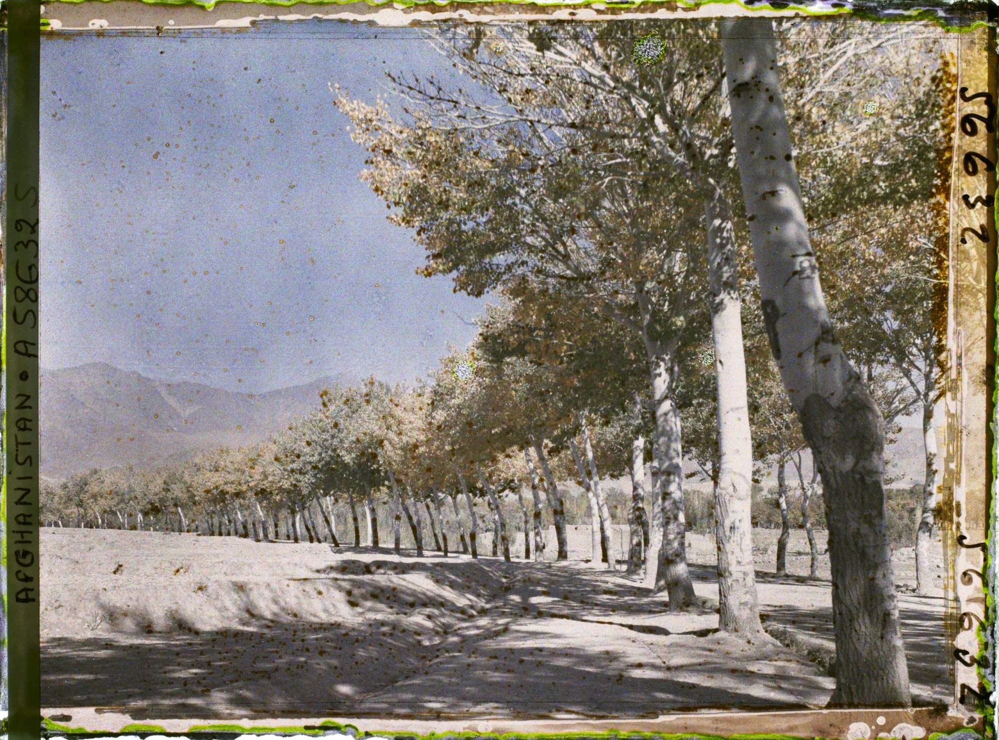 Image représentant Afghanistan, Kaboul, La route de Paghman Kaboul, autre aspect