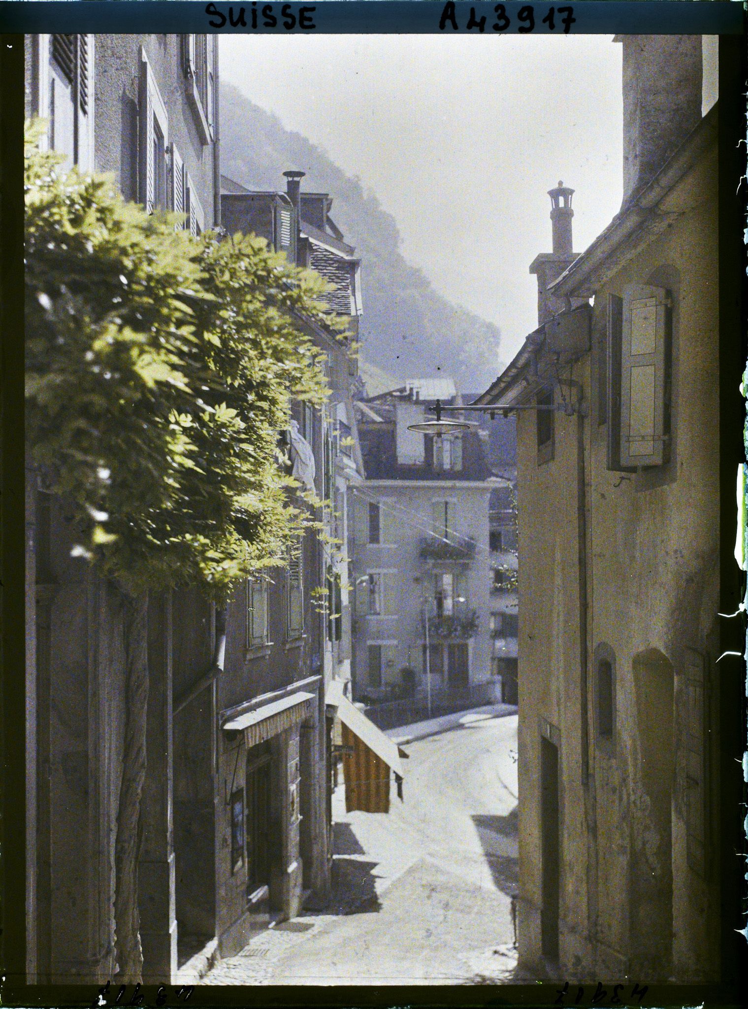 Image représentant La rue du Pont vue de la rue du Petit Chêne