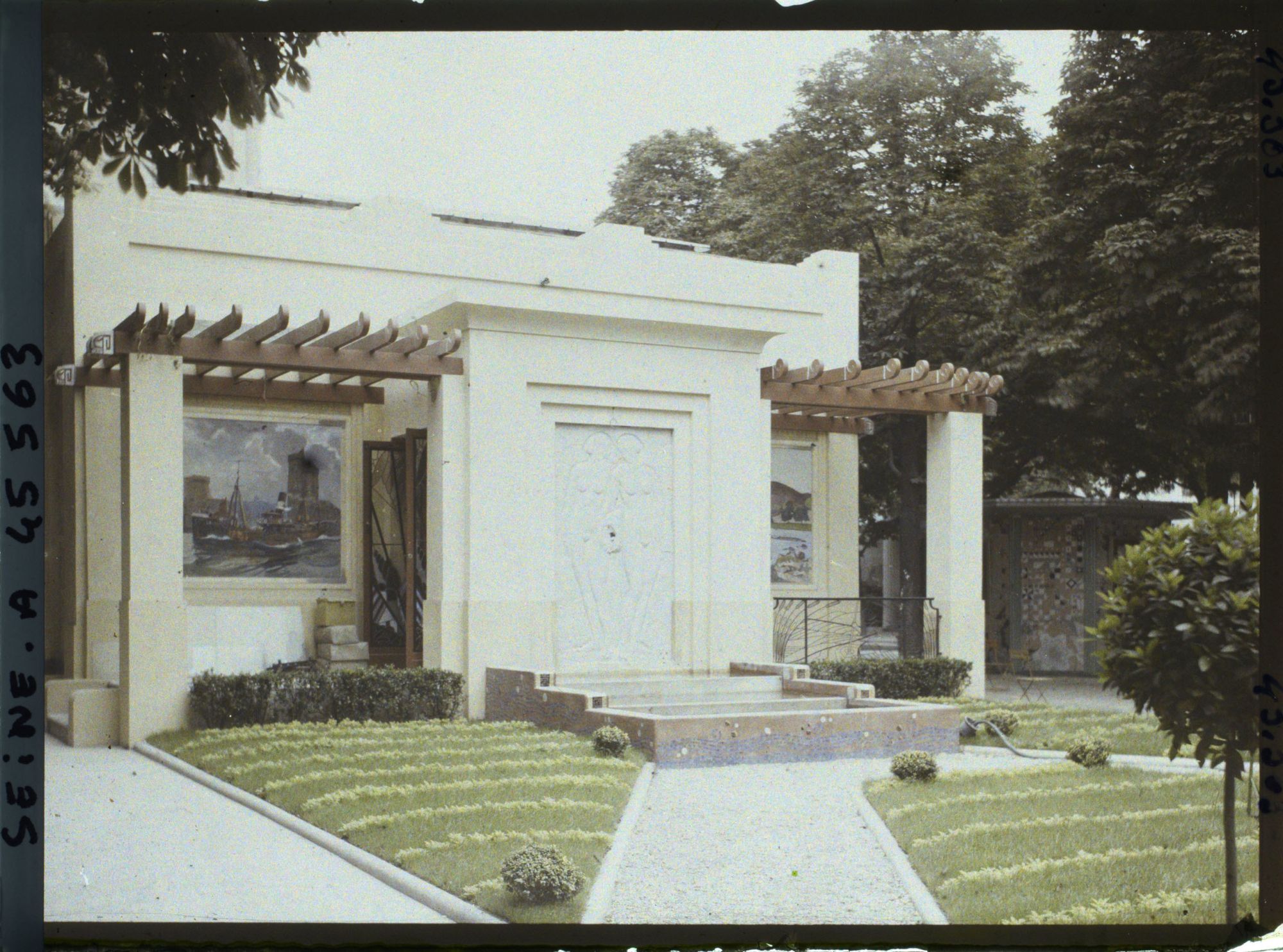 Image représentant L'Exposition des arts décoratifs, Pavillon du 7ème groupement économique régional de la Chambre de Commerce ou Pavillon de la ville de Limoges