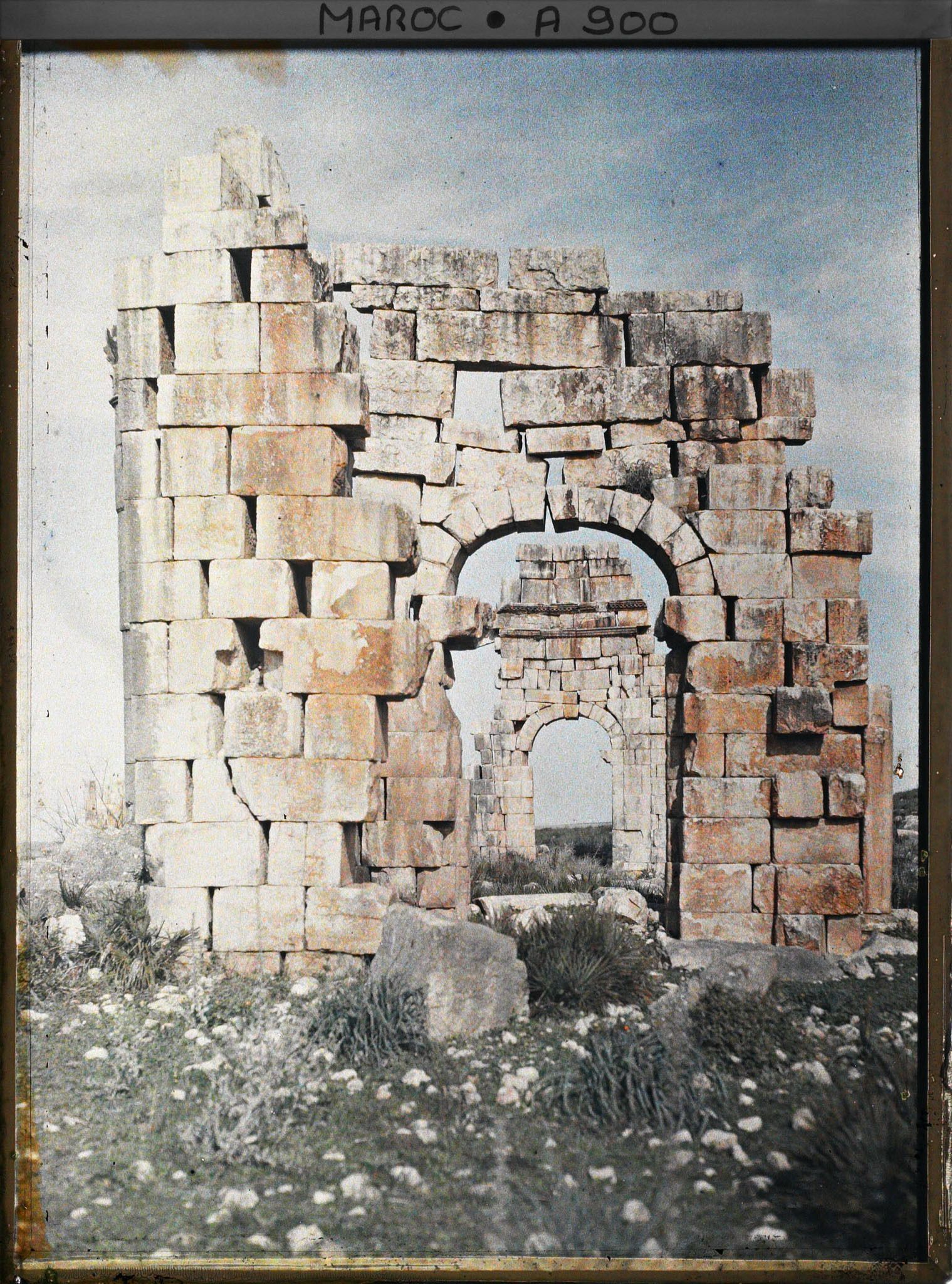 Image représentant Alignement de portes de deux monuments d'époque romaine