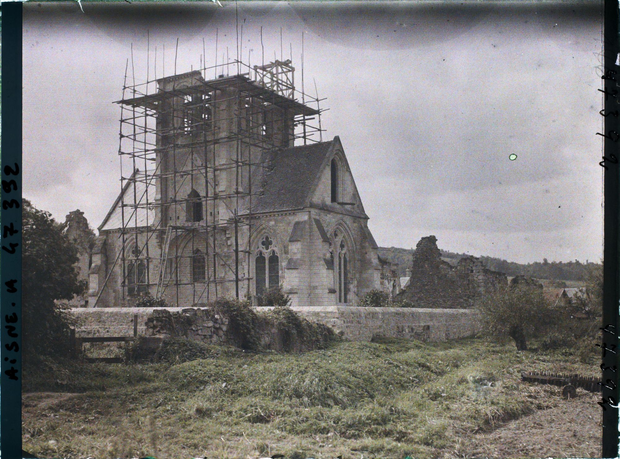 Image représentant France, Presles-et Boves, Eglise en reconstruction (Abside)