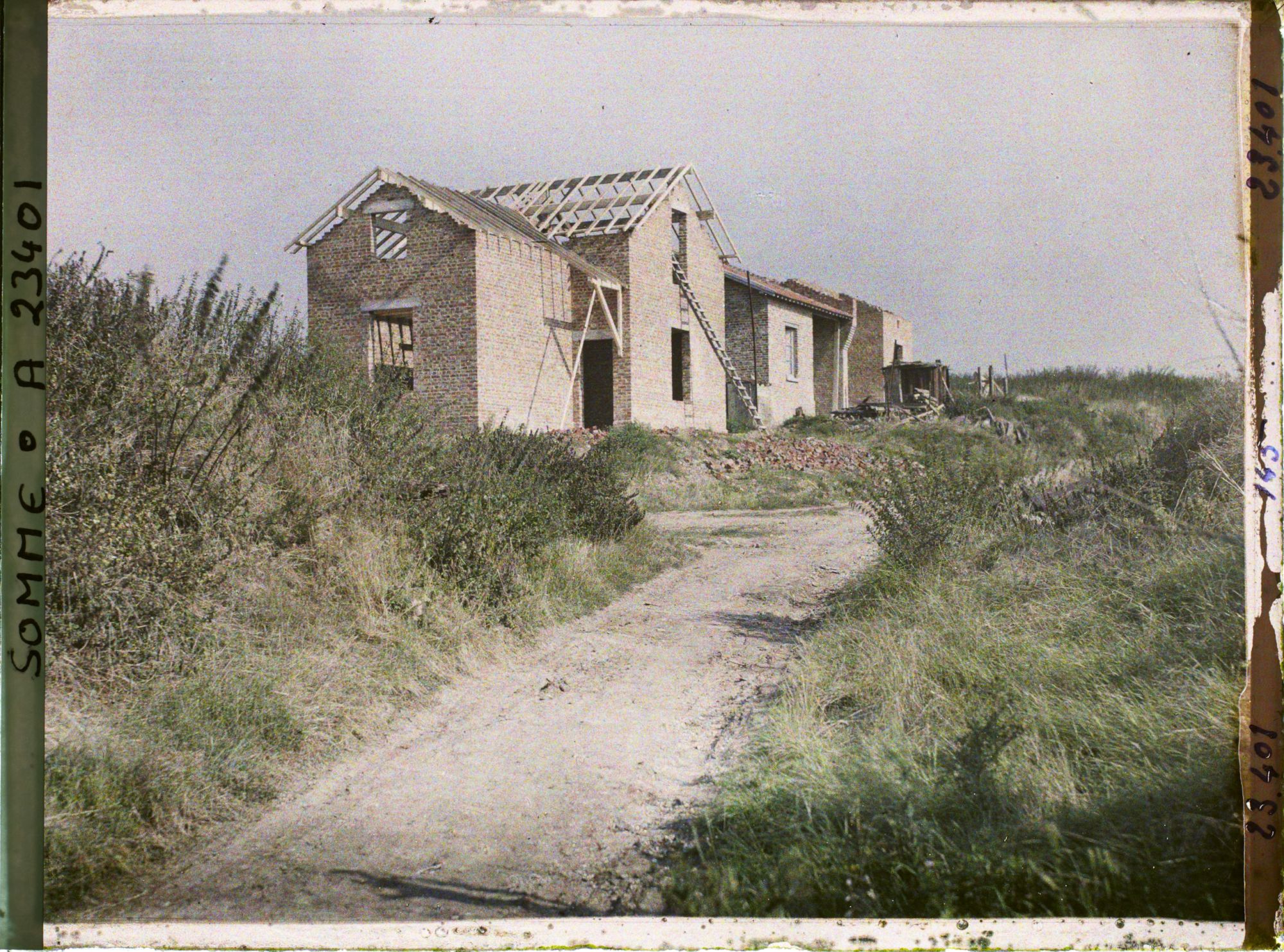 Image représentant France, Cléry, Groupe de maisons en Construction