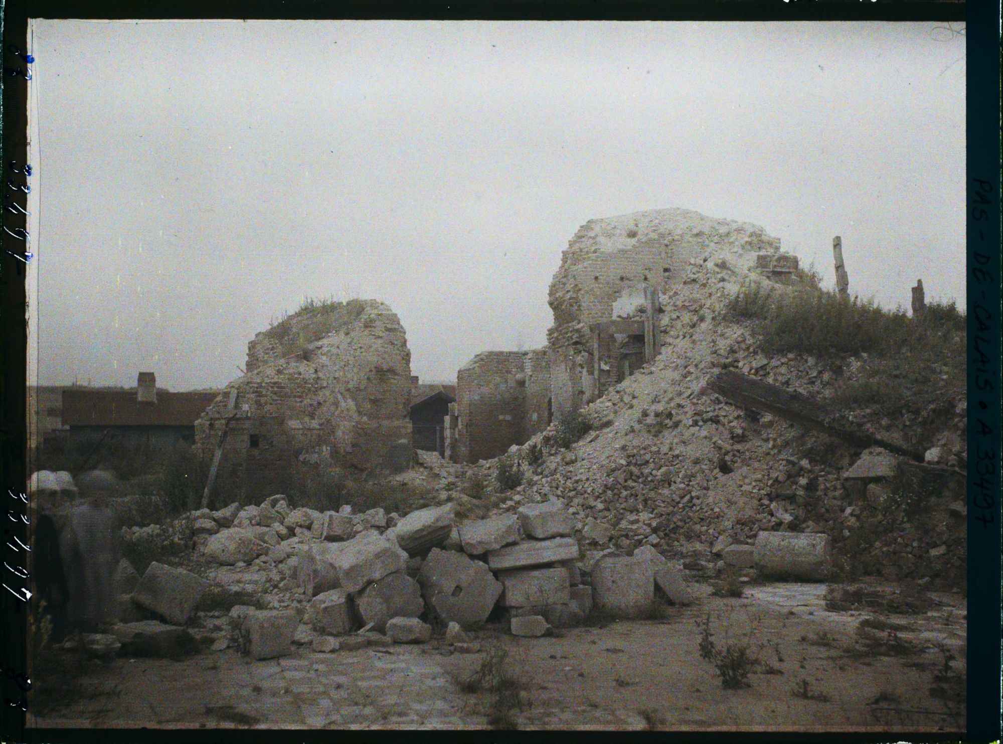 Image représentant France, Le Transloy, Les ruines de l'Eglise vues de l'intérieur