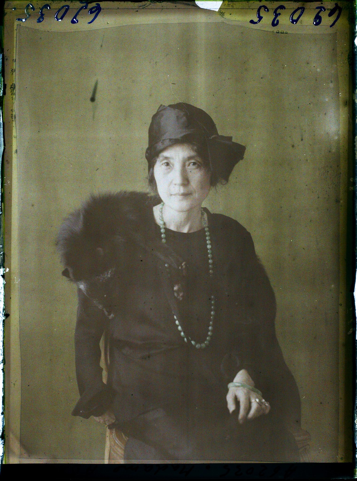 Image représentant https://musee-albert-kahn.s-museum.fr/home/NWQ2OTAwYzNmYjZlZTk1ZWQwODJmMjY4L2dlbmVyaWMtbm90aWNlLXRhYi9hdXRob3JpdHkvNjE3YTc5ZjVjZjhiODk2OGIzMzM3ZDIx/5d6900c3fb6ee95ed082f268/generic-notice-tab/authority/617a79ebcf8b8968b3336709 Madame Adachi