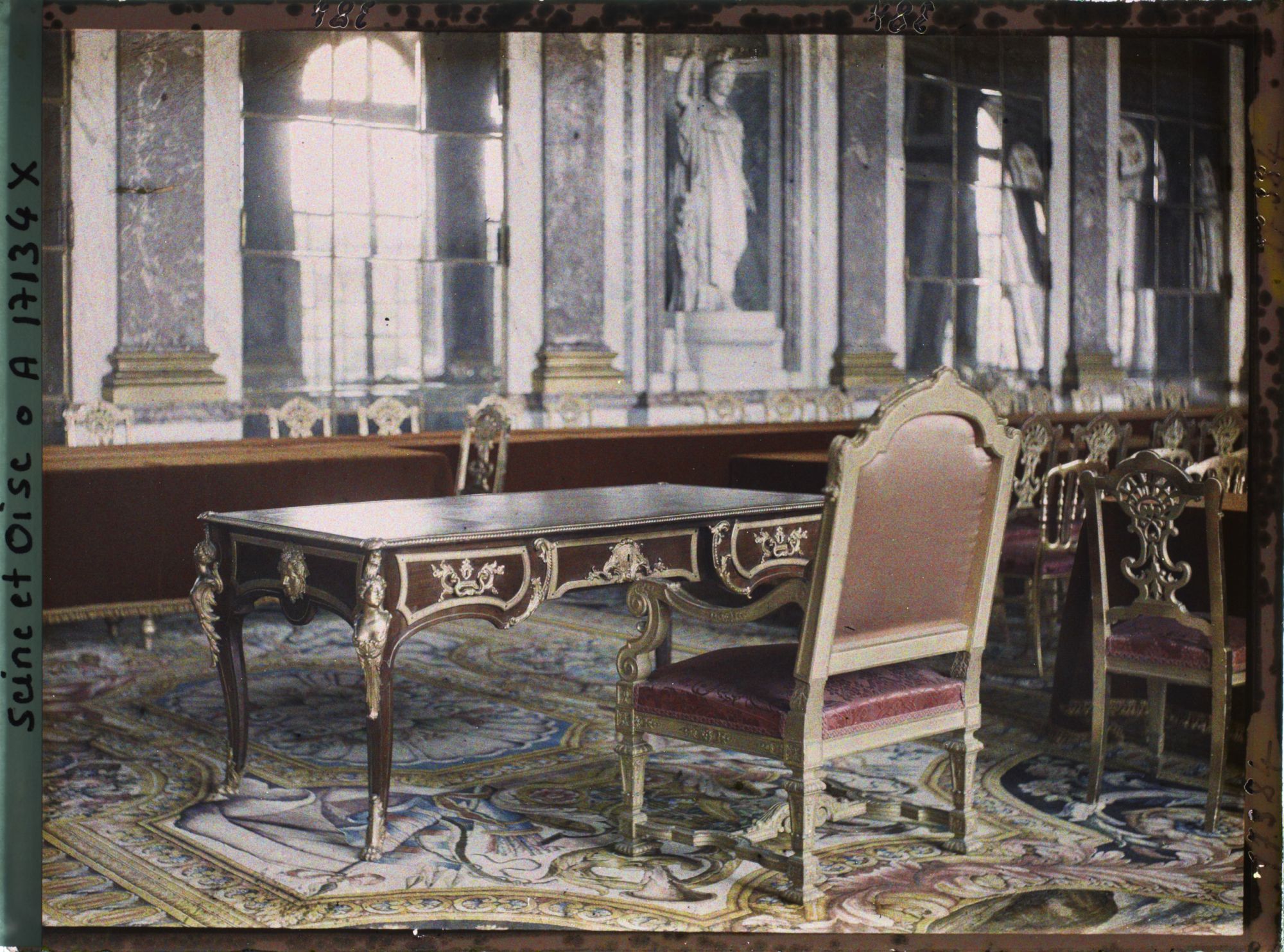 Image représentant France, Palais de Versailles, La Table Historique de la Signature de la paix