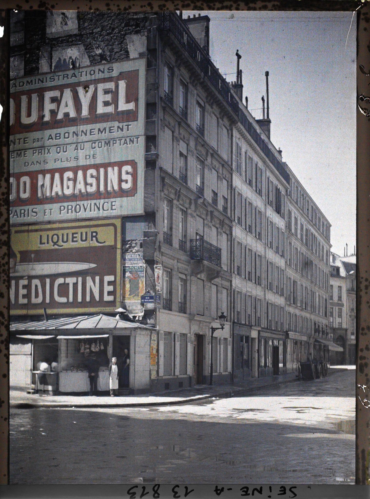Image représentant L'angle des rues de Mogador et de la Victoire