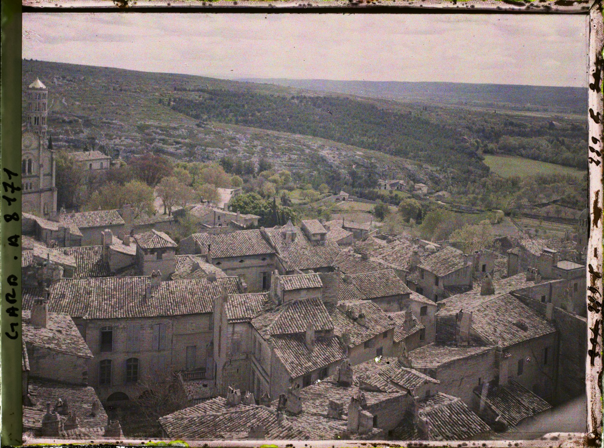 Image représentant Vue de la ville avec la tour Fénestrelle (cathédrale Saint-Théodorit)