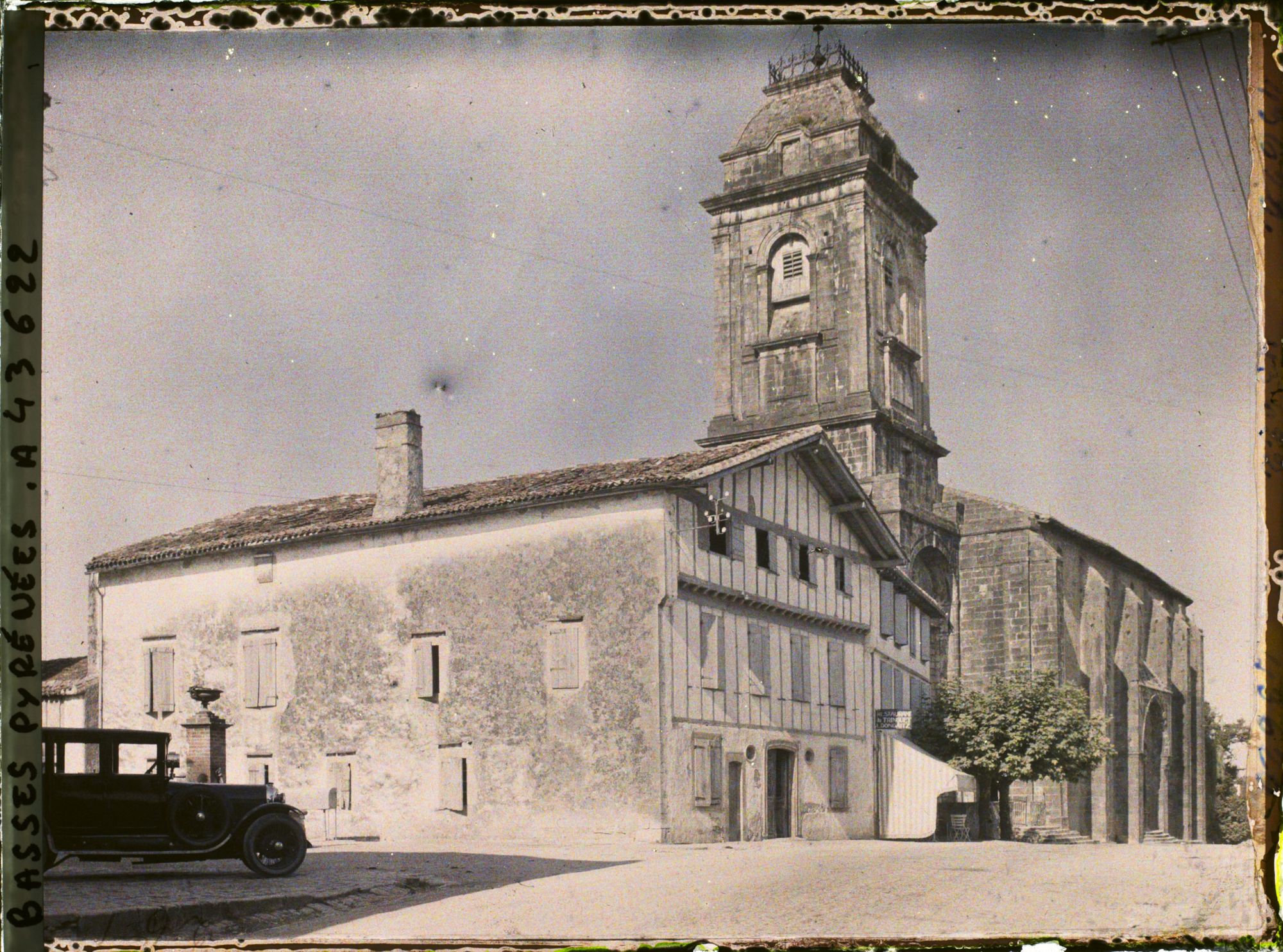 Image représentant France, Urrugne, Vieille Maison et l'Eglise