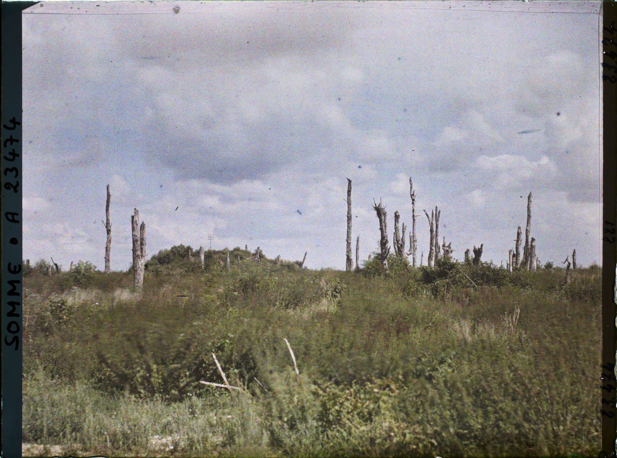 Image représentant France, Ablaincourt, Le parc et la butte de décombres du Château