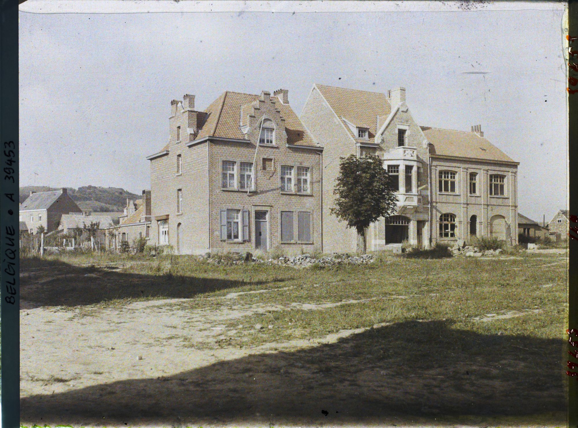 Image représentant Belgique, Kemmel, nouvelles Maisons , le Kemmel dans le fond