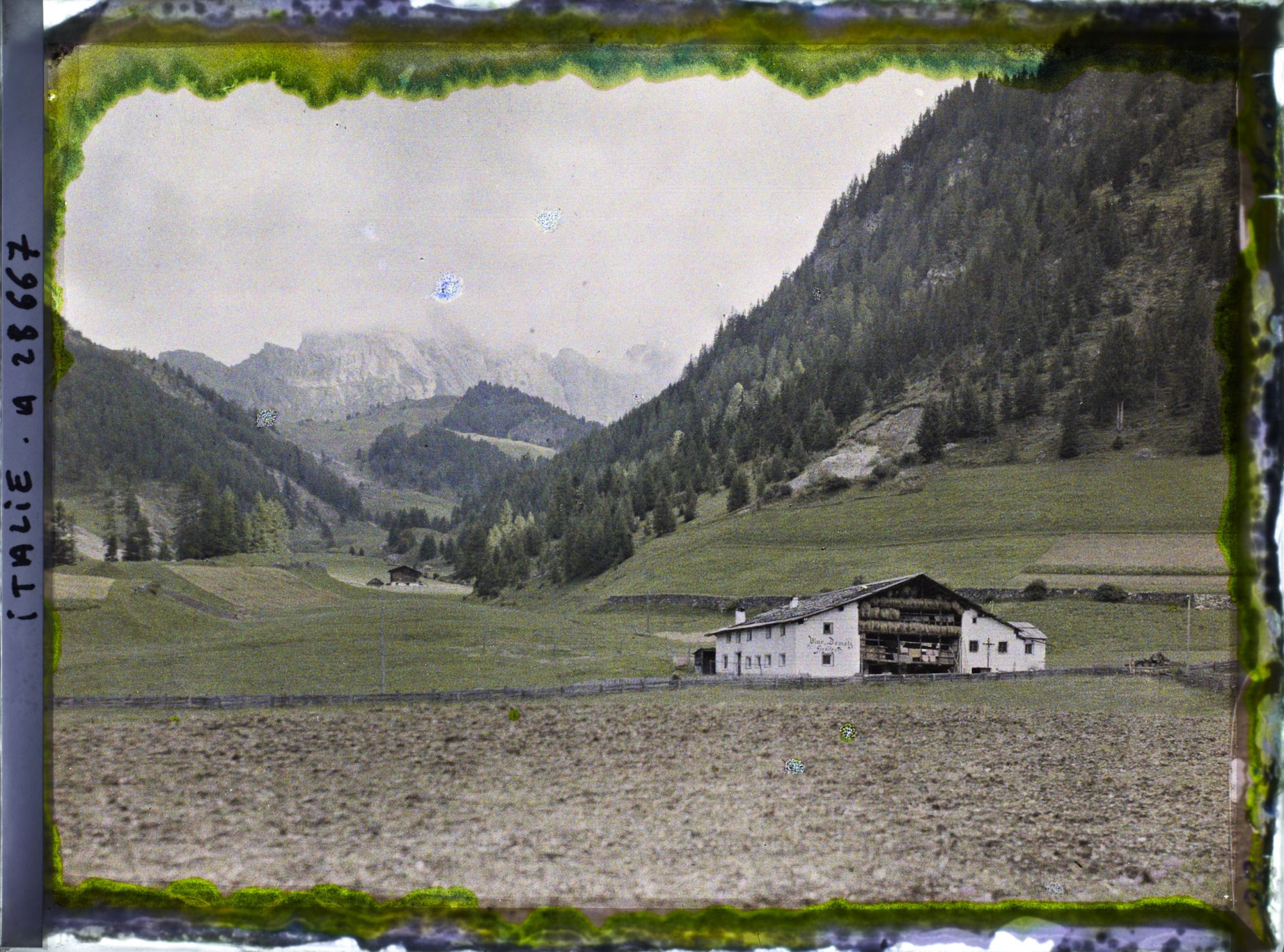 Image représentant Le massif du Geisler (Geislergruppe) depuis le col de Raiser, sur les hauteurs de Wolkenstein in Gröden (Selva di Val Gardena)