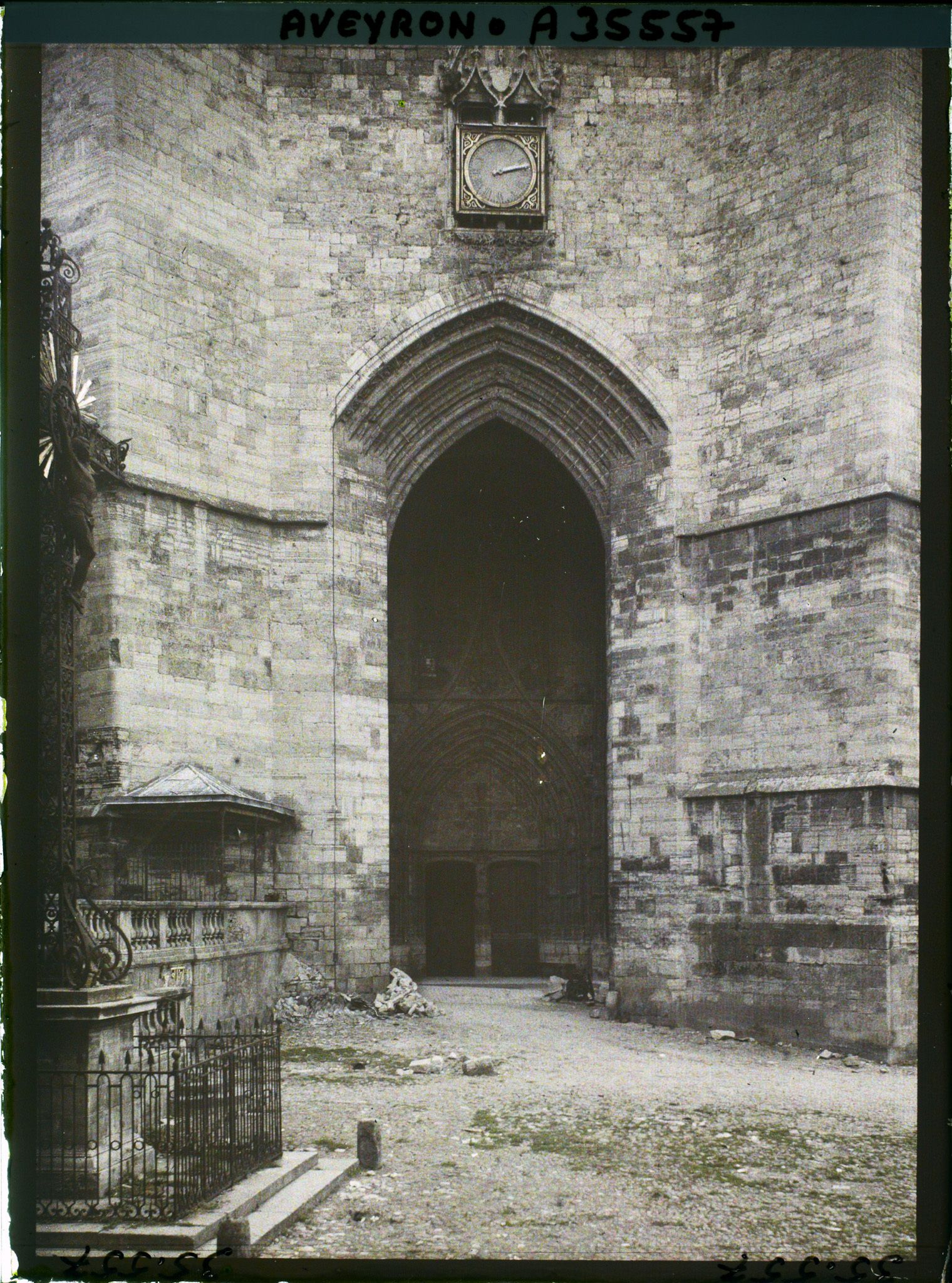 Image représentant Le portail de la Collégiale Notre-Dame