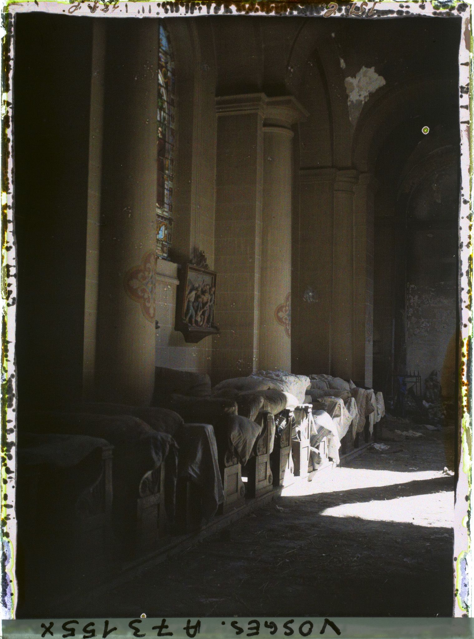 Image représentant Matelas dans la nef droite de l'église