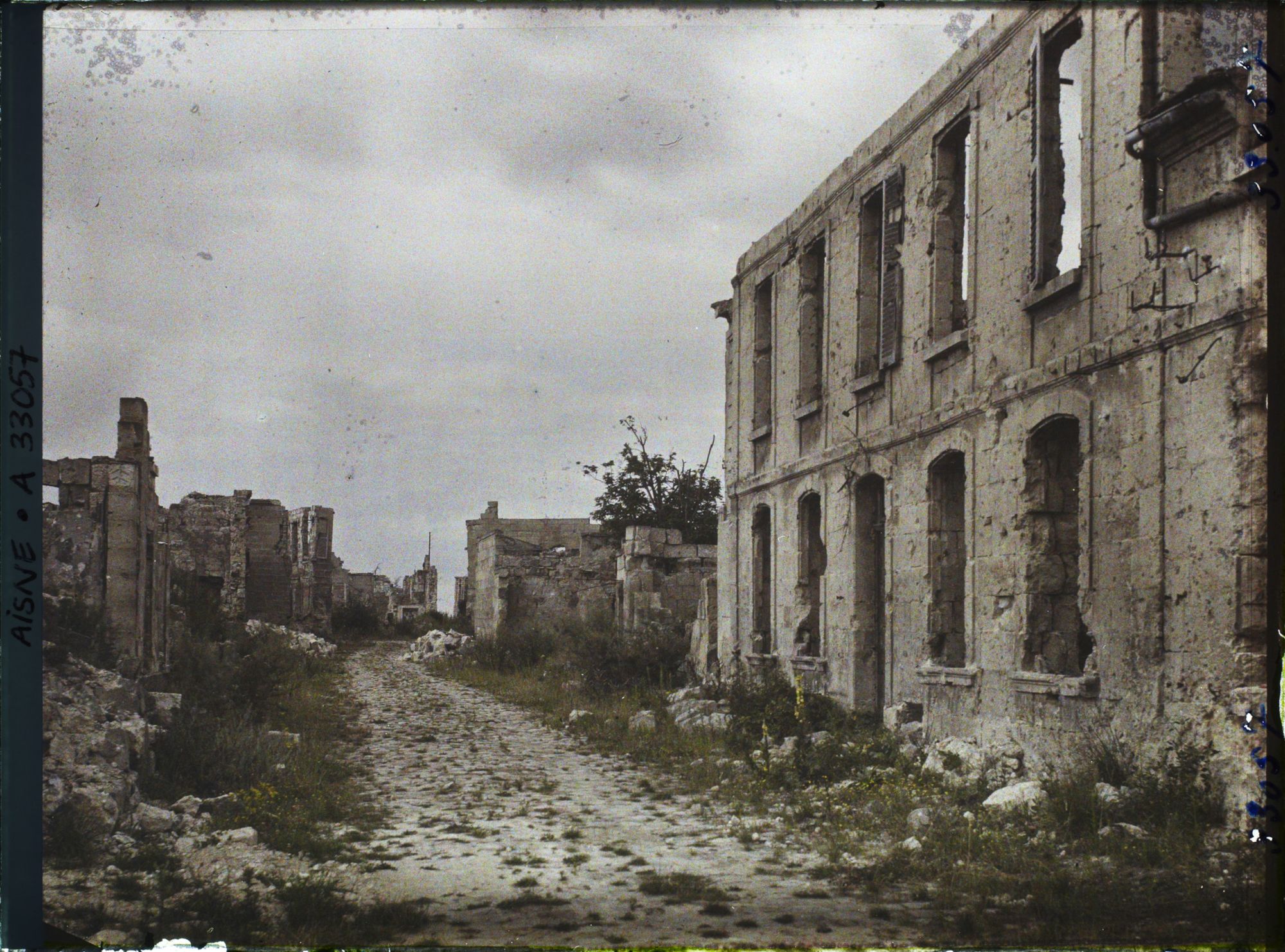 Image représentant France, Coucy le Château, Ruines