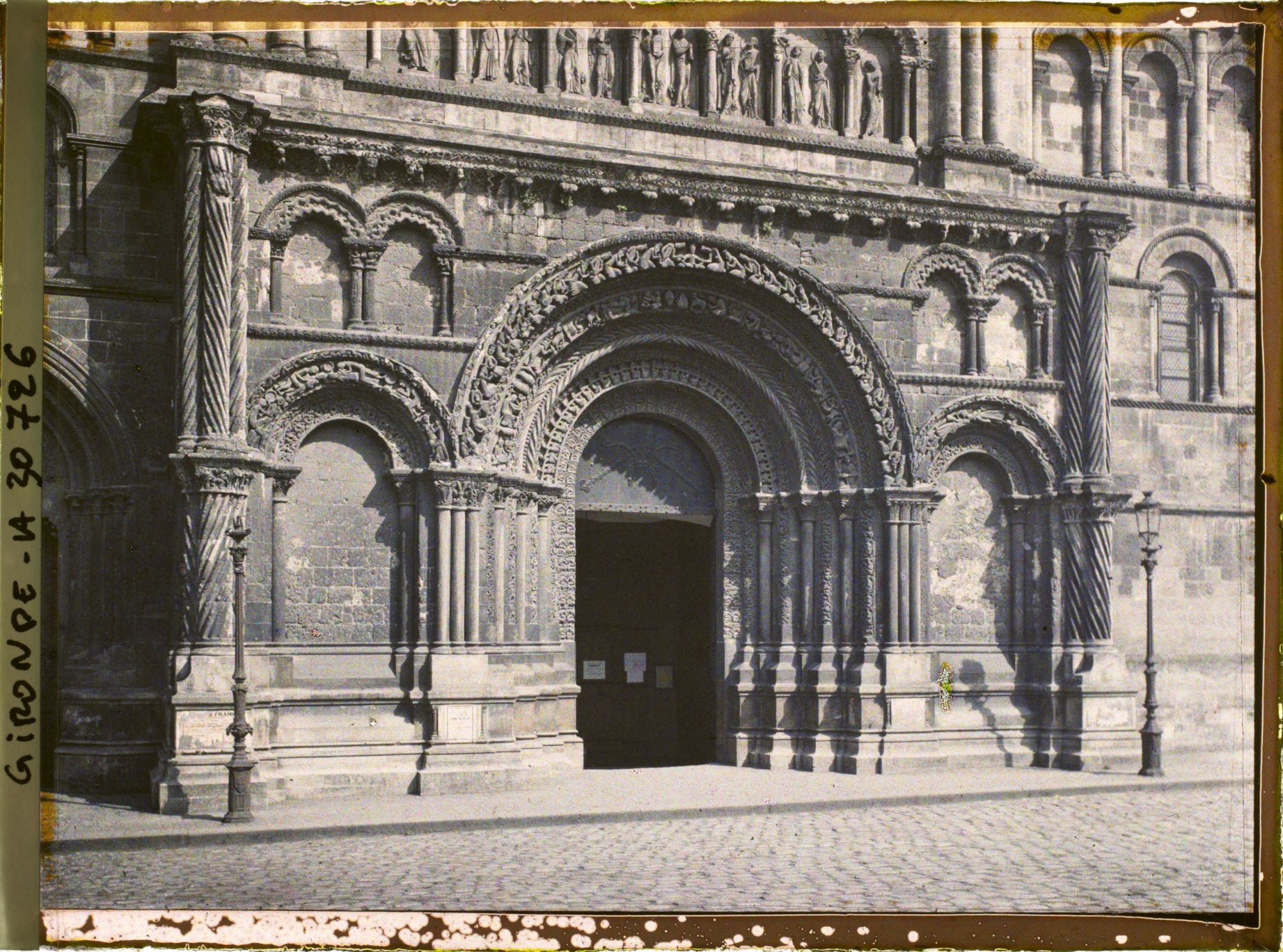 Image représentant France, Bordeaux, Eglise Ste Croix, Extérieur XIIe Siècle