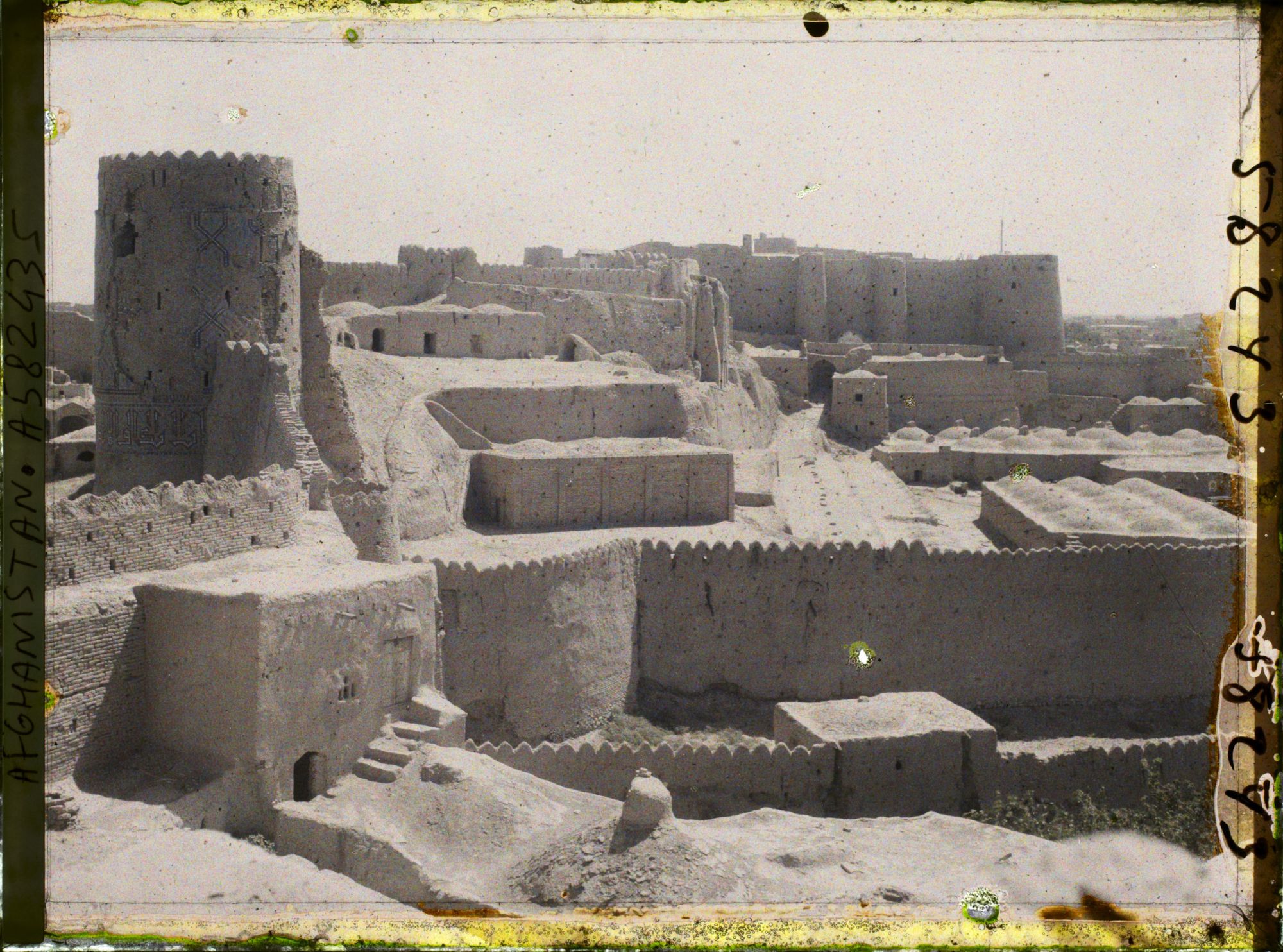 Image représentant Le château royal d'Ikhtiyâr-Ad-Dîn (la citadelle)