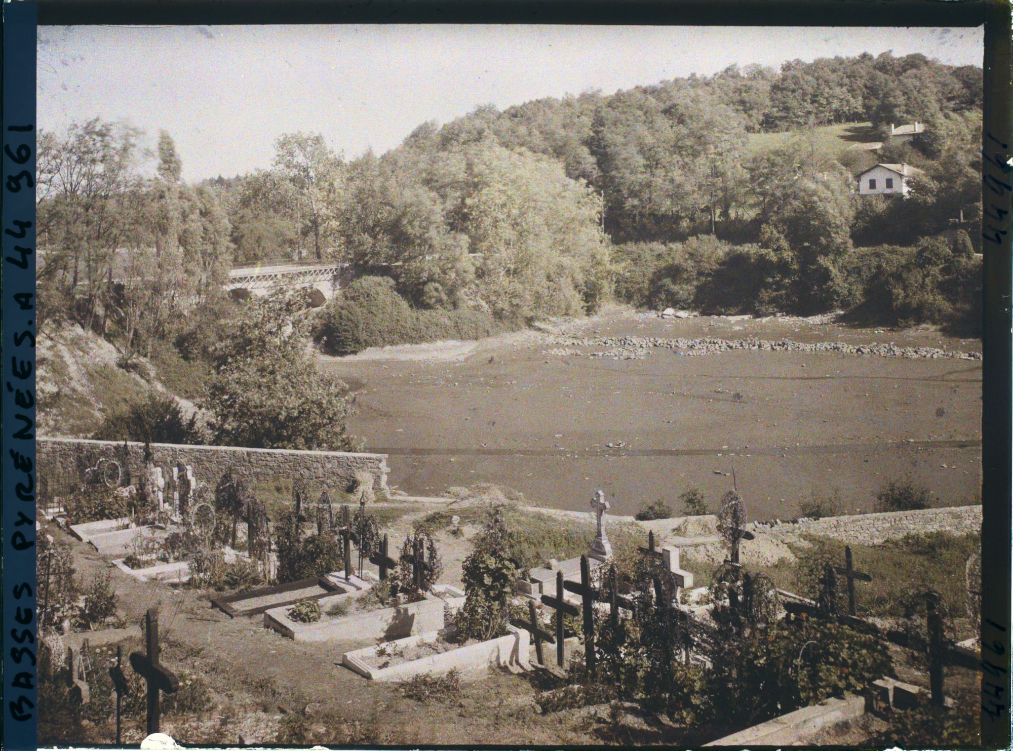 Image représentant France, Hendaye, Un Coin du Cimetière