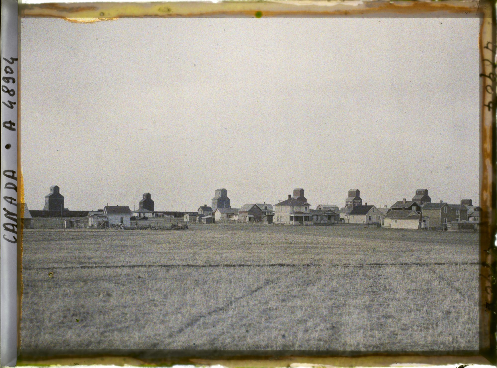 Image représentant Canada, Gravellebourg, Elevateurs le long de la Voie du Ch. de fer