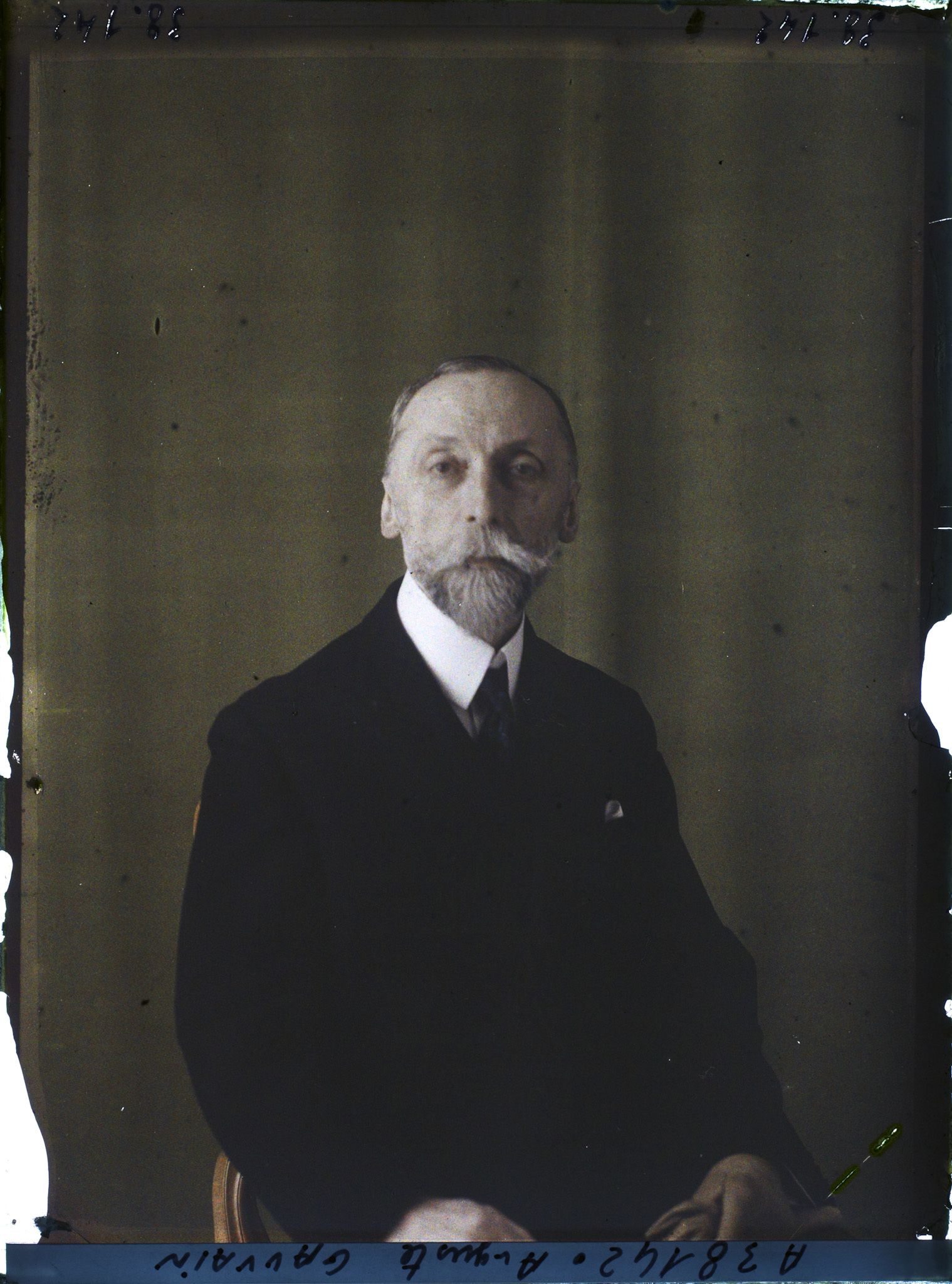 Image représentant Monsieur  https://musee-albert-kahn.s-museum.fr/home/NWQ2OTAwYzNmYjZlZTk1ZWQwODJmMjY4L2dlbmVyaWMtbm90aWNlLXRhYi9hdXRob3JpdHkvNjE3YTc5ZjVjZjhiODk2OGIzMzM3ZDIx/5d6900c3fb6ee95ed082f268/generic-notice-tab/authority/617a79ebcf8b8968b3336d8c Auguste Gauvain