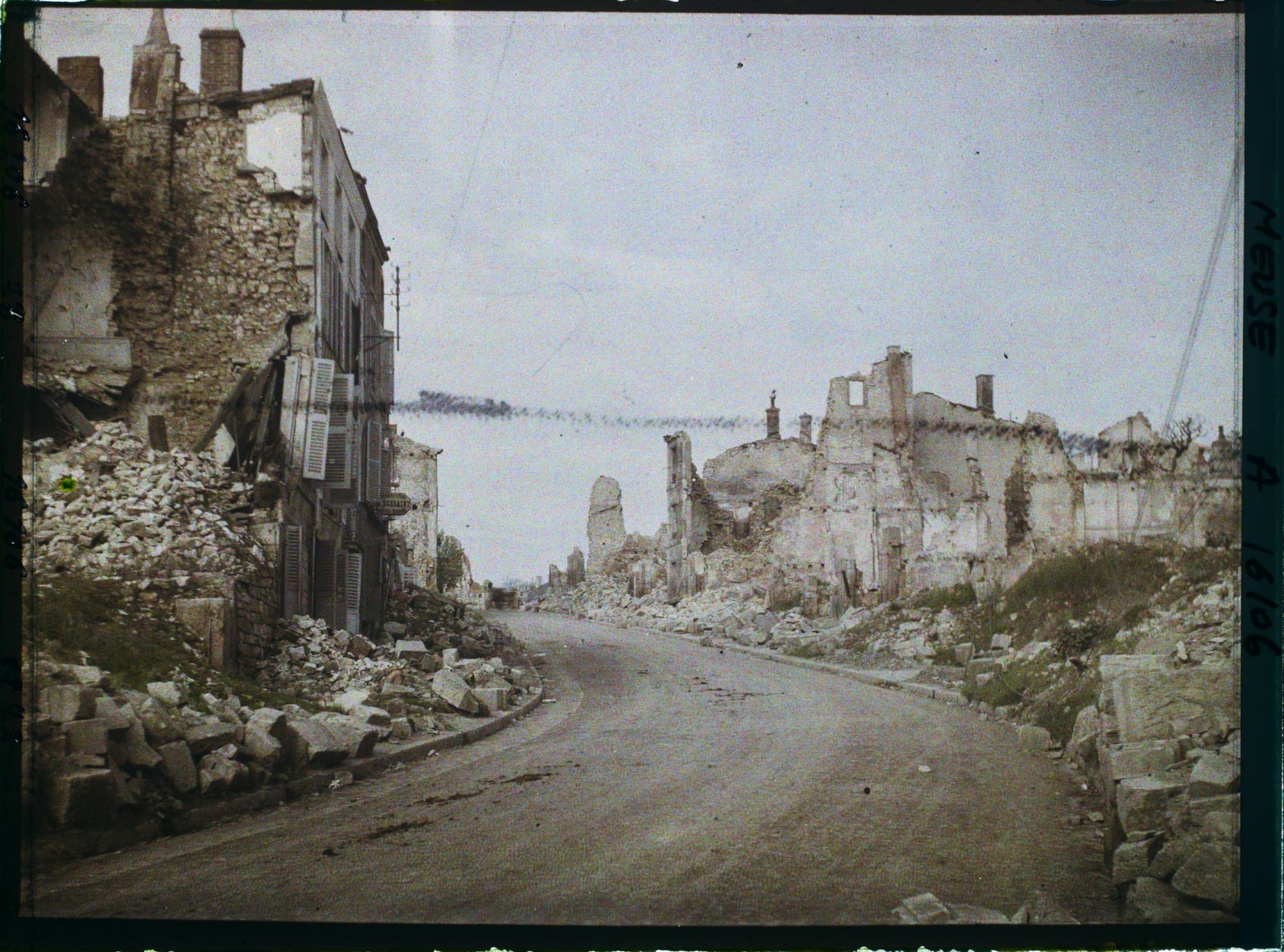 Image représentant France, Verdun, Ruines rue St Pierre prises de la rue Marzel