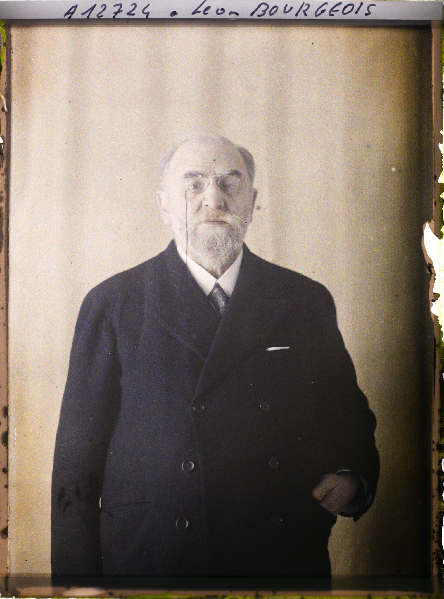 Image représentant https://musee-albert-kahn.s-museum.fr/home/NWQ2OTAwYzNmYjZlZTk1ZWQwODJmMjY4L2dlbmVyaWMtbm90aWNlLXRhYi9hdXRob3JpdHkvNjE3YTc5ZjVjZjhiODk2OGIzMzM3ZDIx/5d6900c3fb6ee95ed082f268/generic-notice-tab/authority/617a79ebcf8b8968b3336646 Monsieur Léon Bourgeois